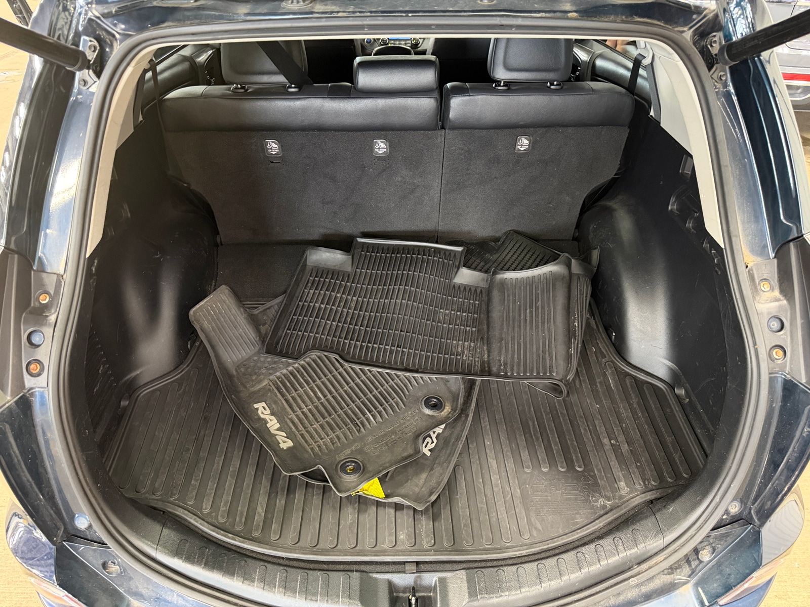 Thumbnail: 2018 Toyota RAV4 - 7
