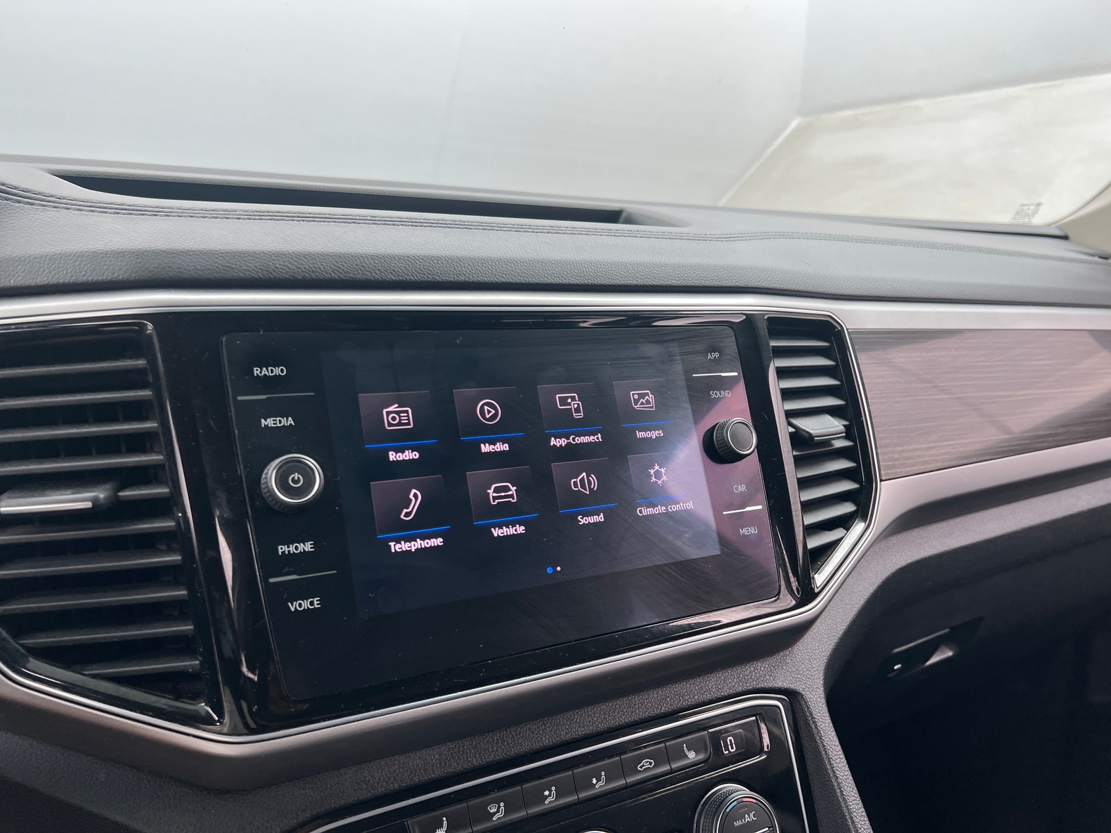 Thumbnail: 2018 Volkswagen Atlas - 3