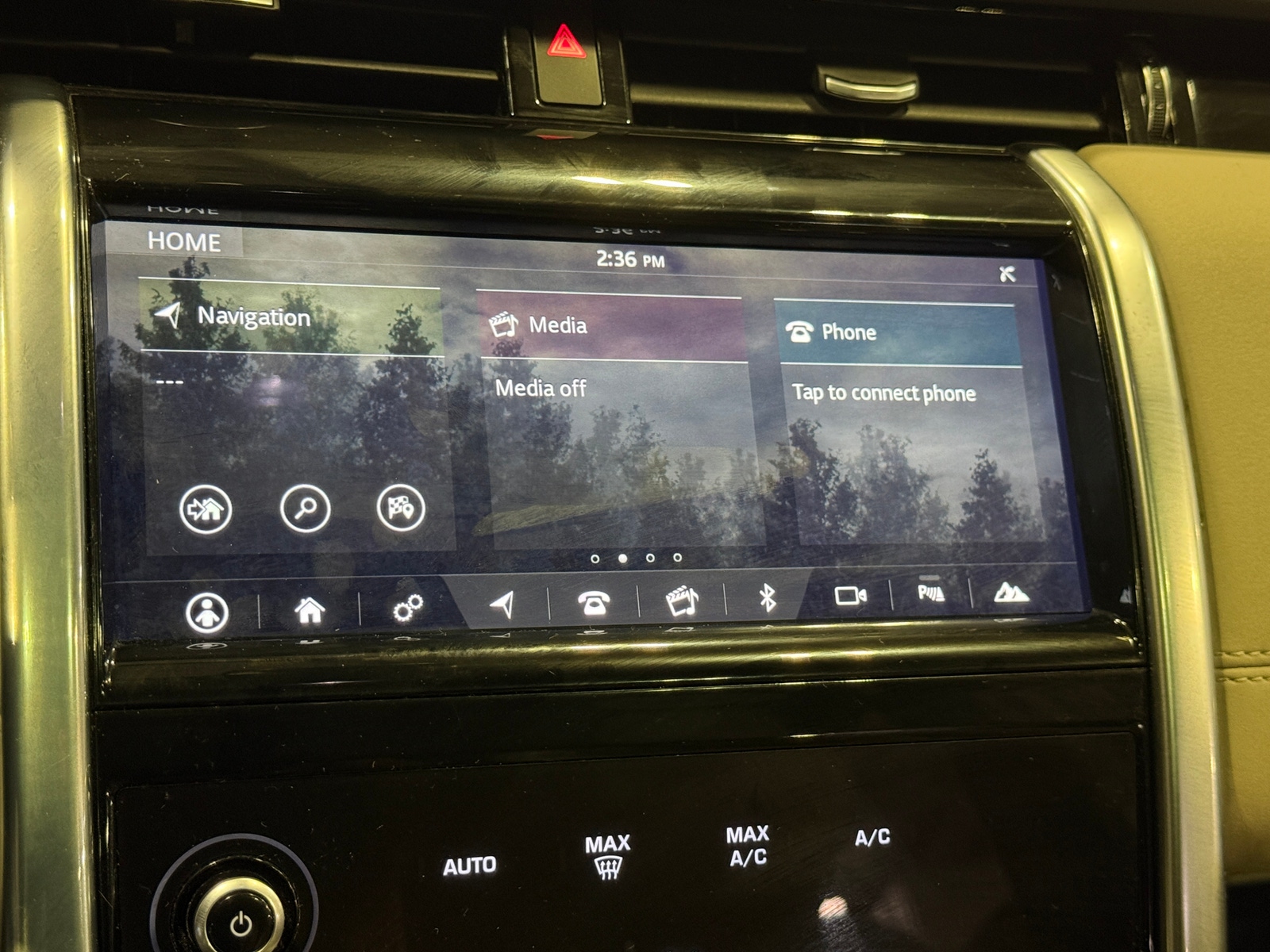 Thumbnail: 2020 Land Rover Discovery Sport - 3