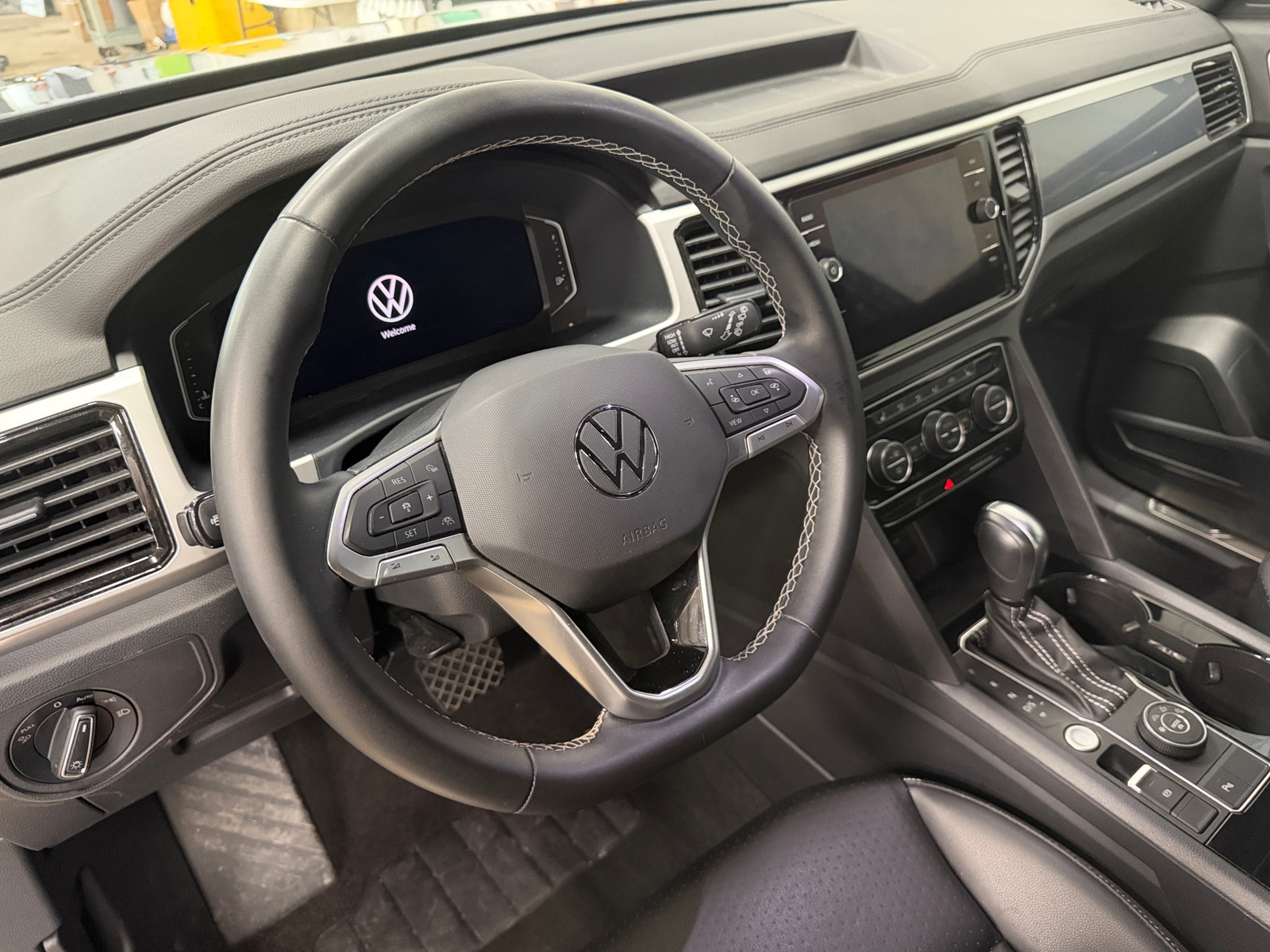 Thumbnail: 2022 Volkswagen Atlas - 4