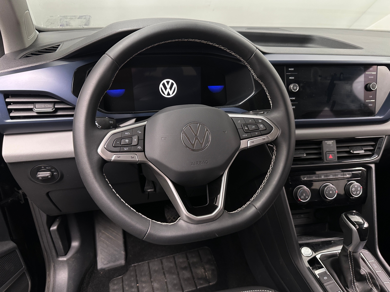 Thumbnail: 2023 Volkswagen Taos - 4