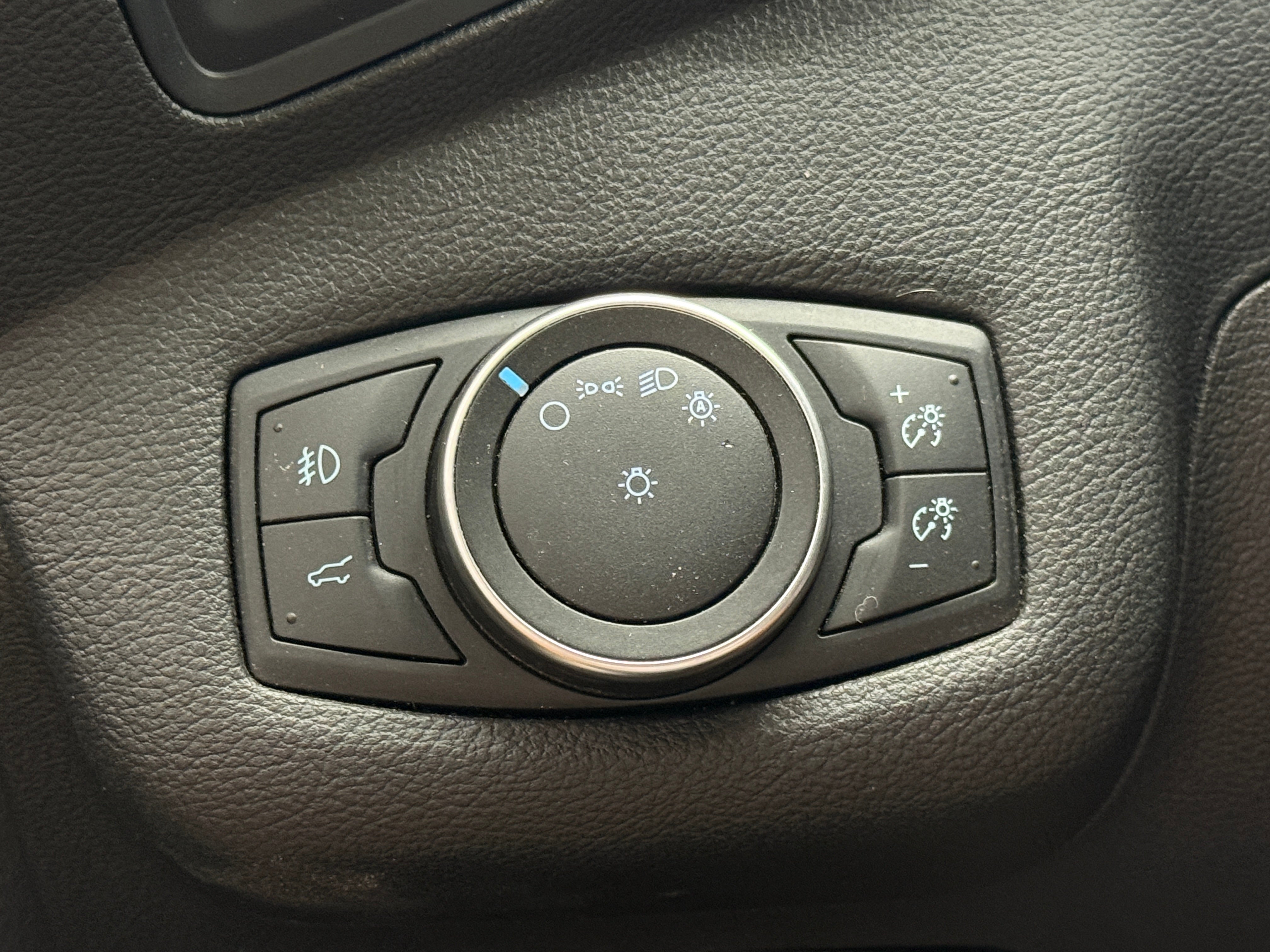 Used 2018 Ford Escape SE with VIN 1FMCU0GD6JUA62423 for sale in Pewaukee, WI