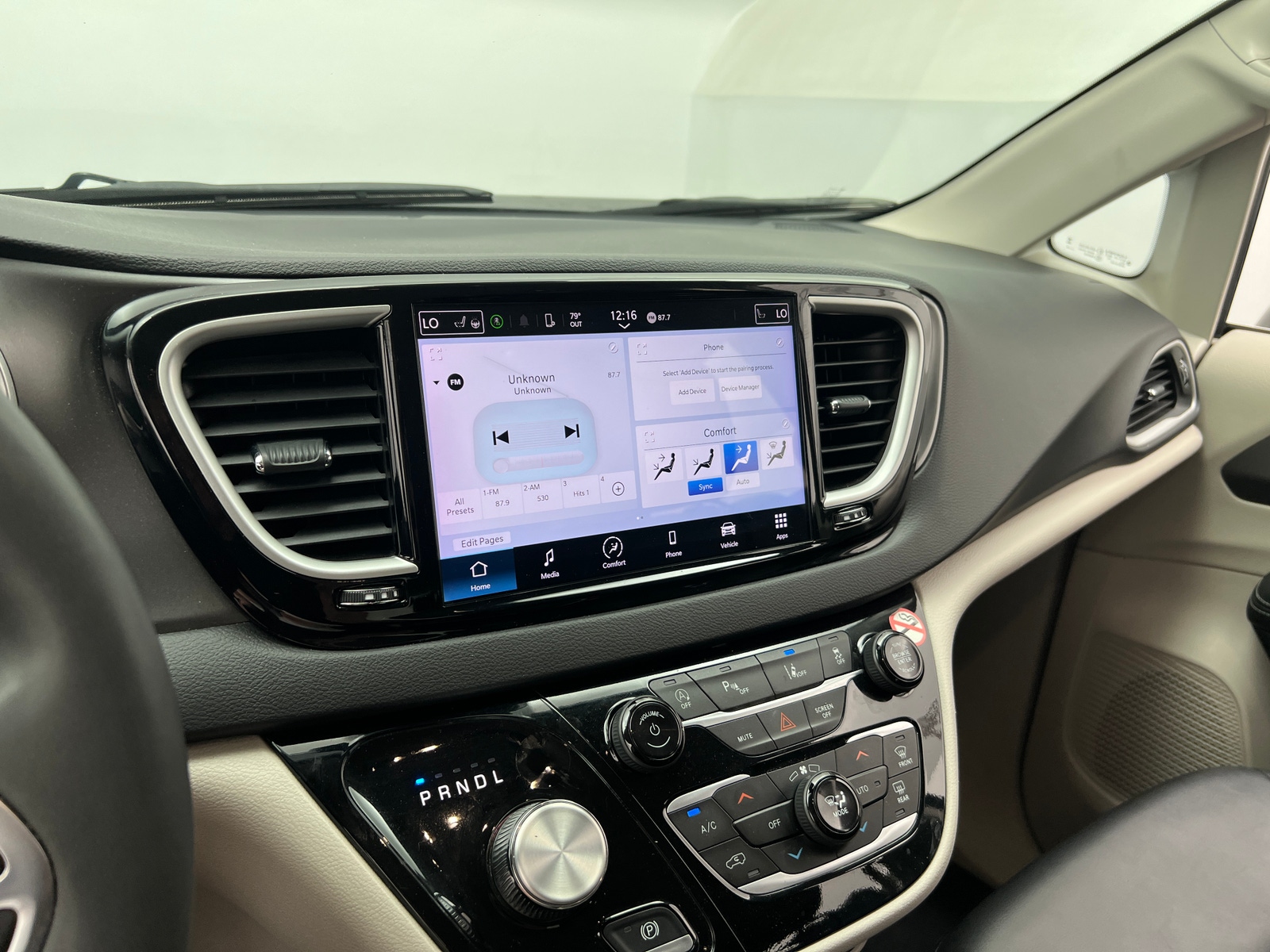 Thumbnail: 2024 Chrysler Pacifica - 3