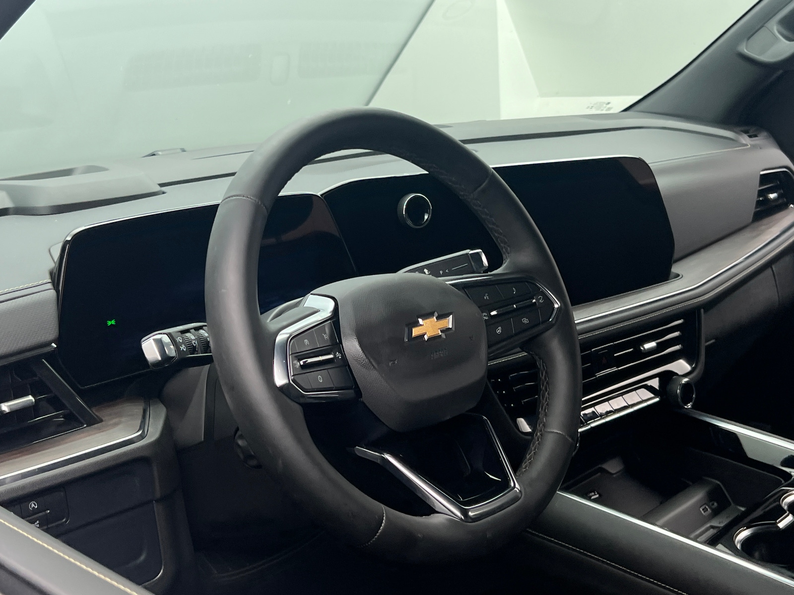 Thumbnail: 2025 Chevrolet Suburban - 4