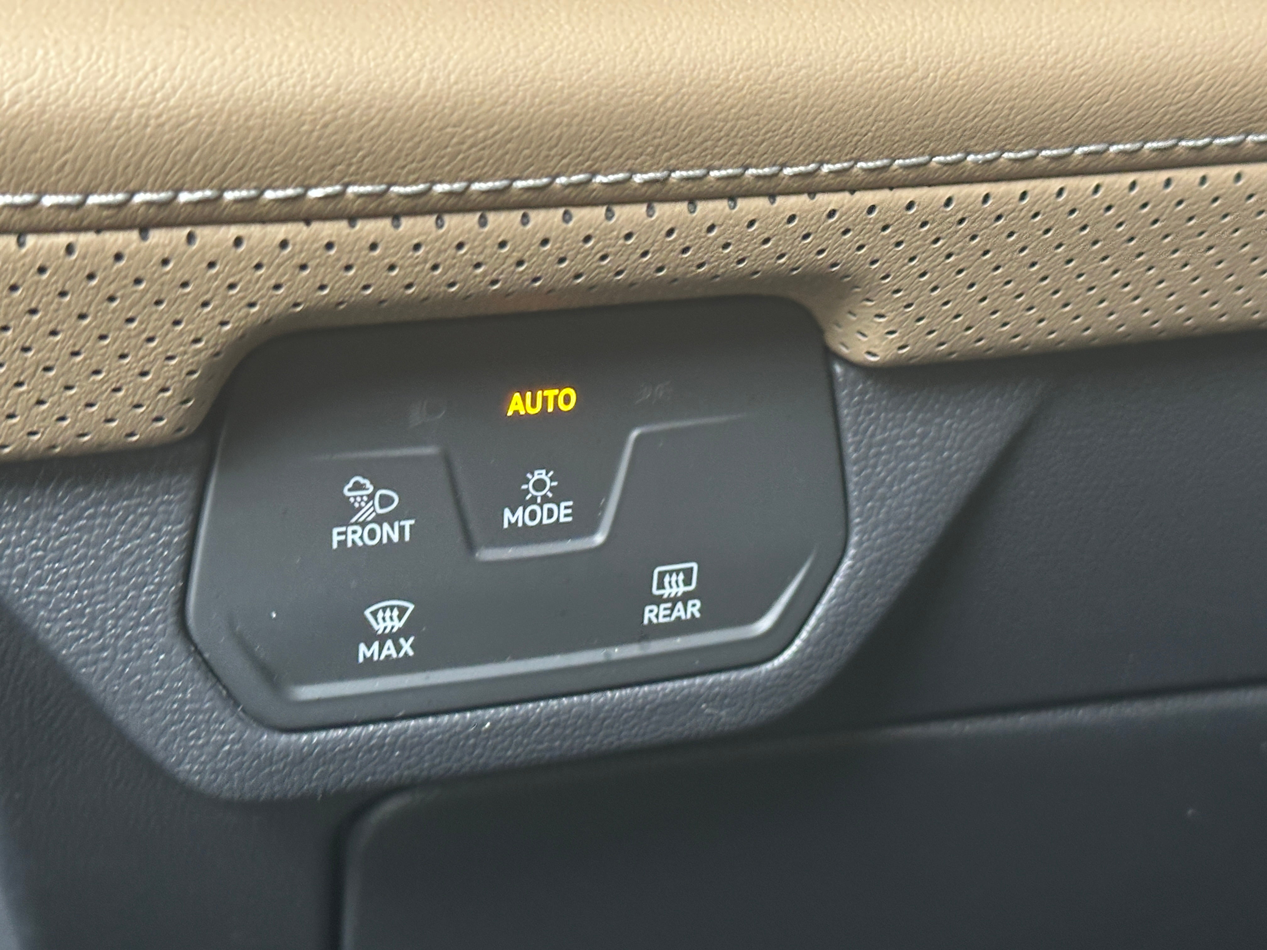 2026 Volkswagen Atlas Cross Sport SE w/Tech - Photo 4
