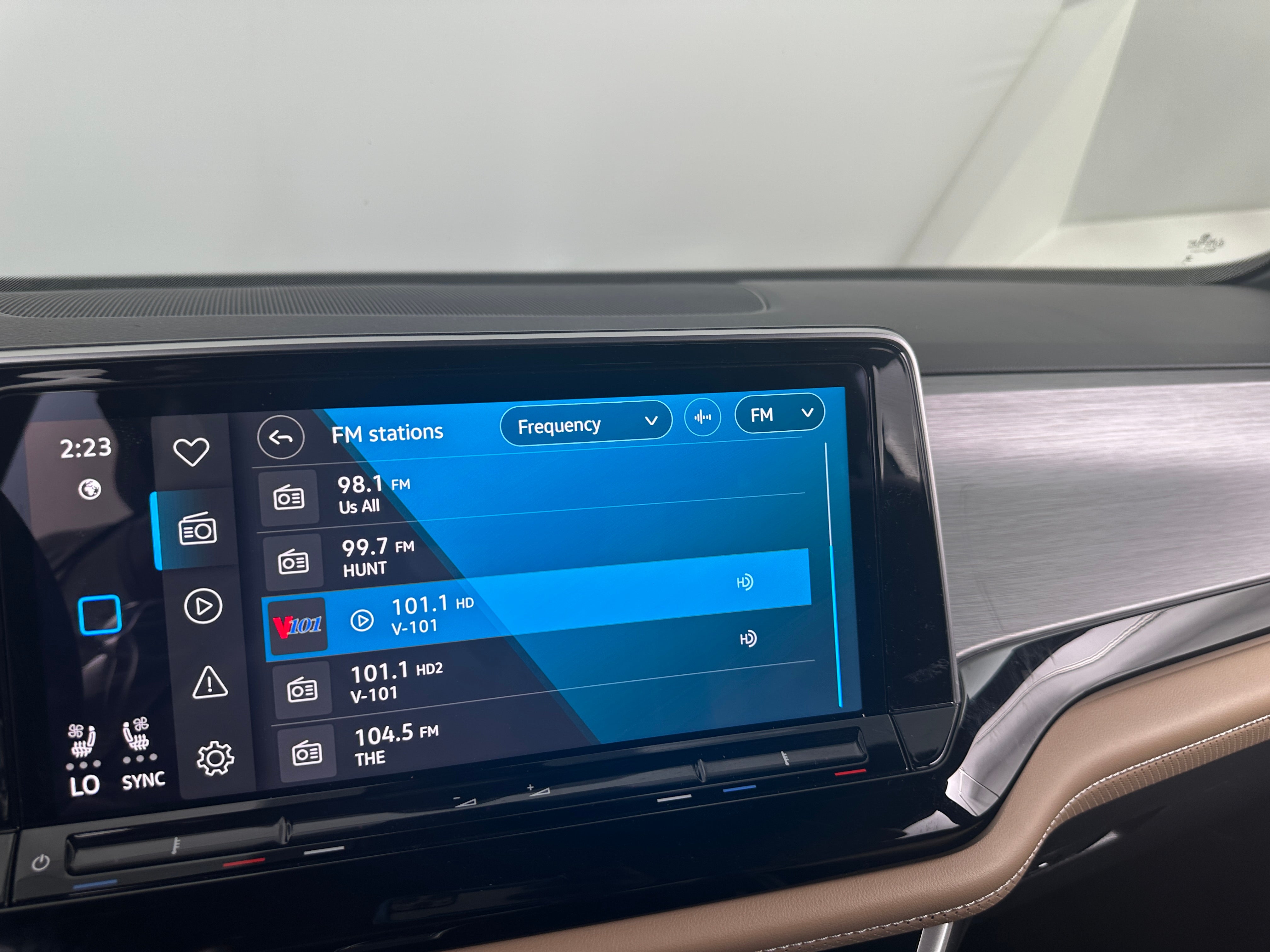 2026 Volkswagen Atlas Cross Sport SE w/Tech - Photo 12