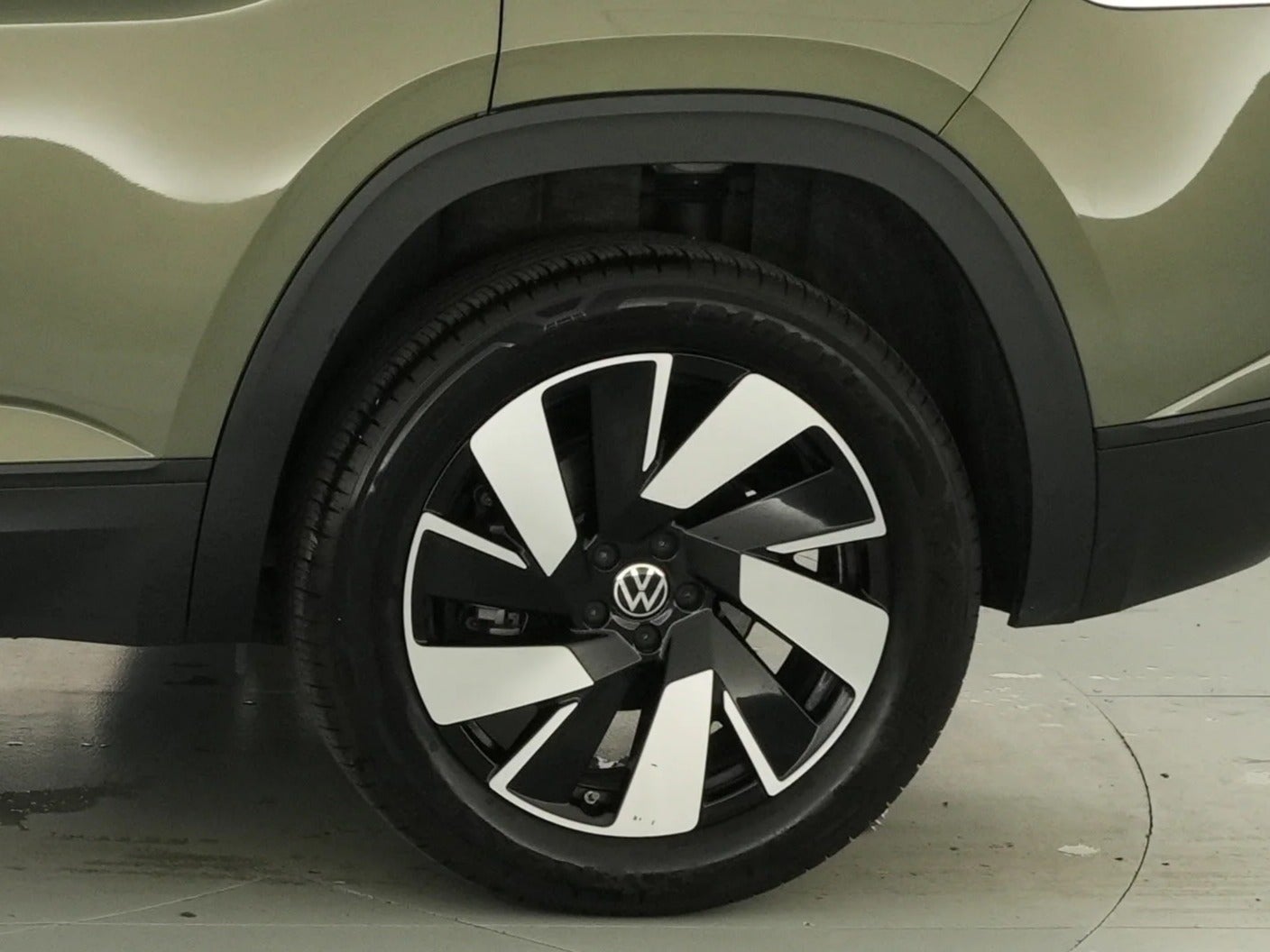 2026 Volkswagen Atlas Cross Sport SE w/Tech - Photo 17