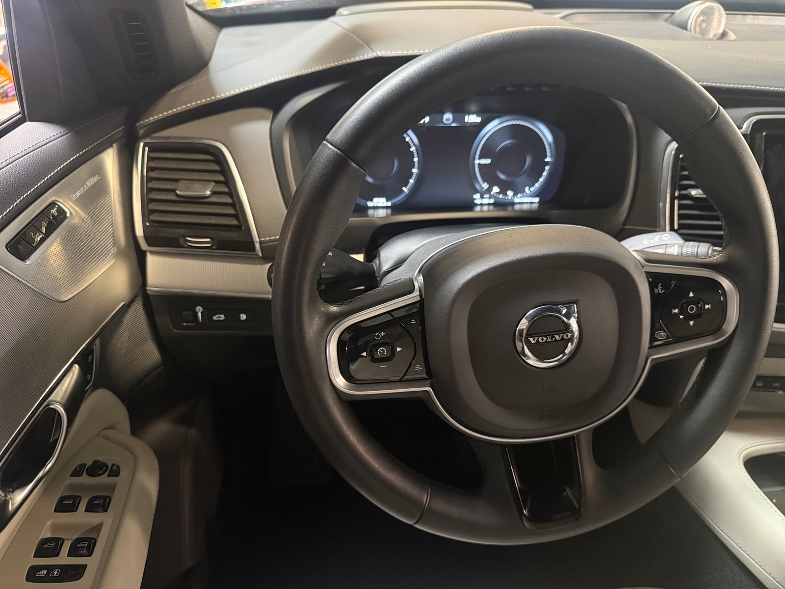 Thumbnail: 2022 Volvo XC90 - 4