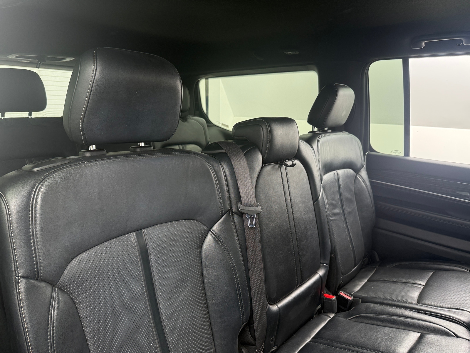 Thumbnail: 2022 Jeep Wagoneer - 5