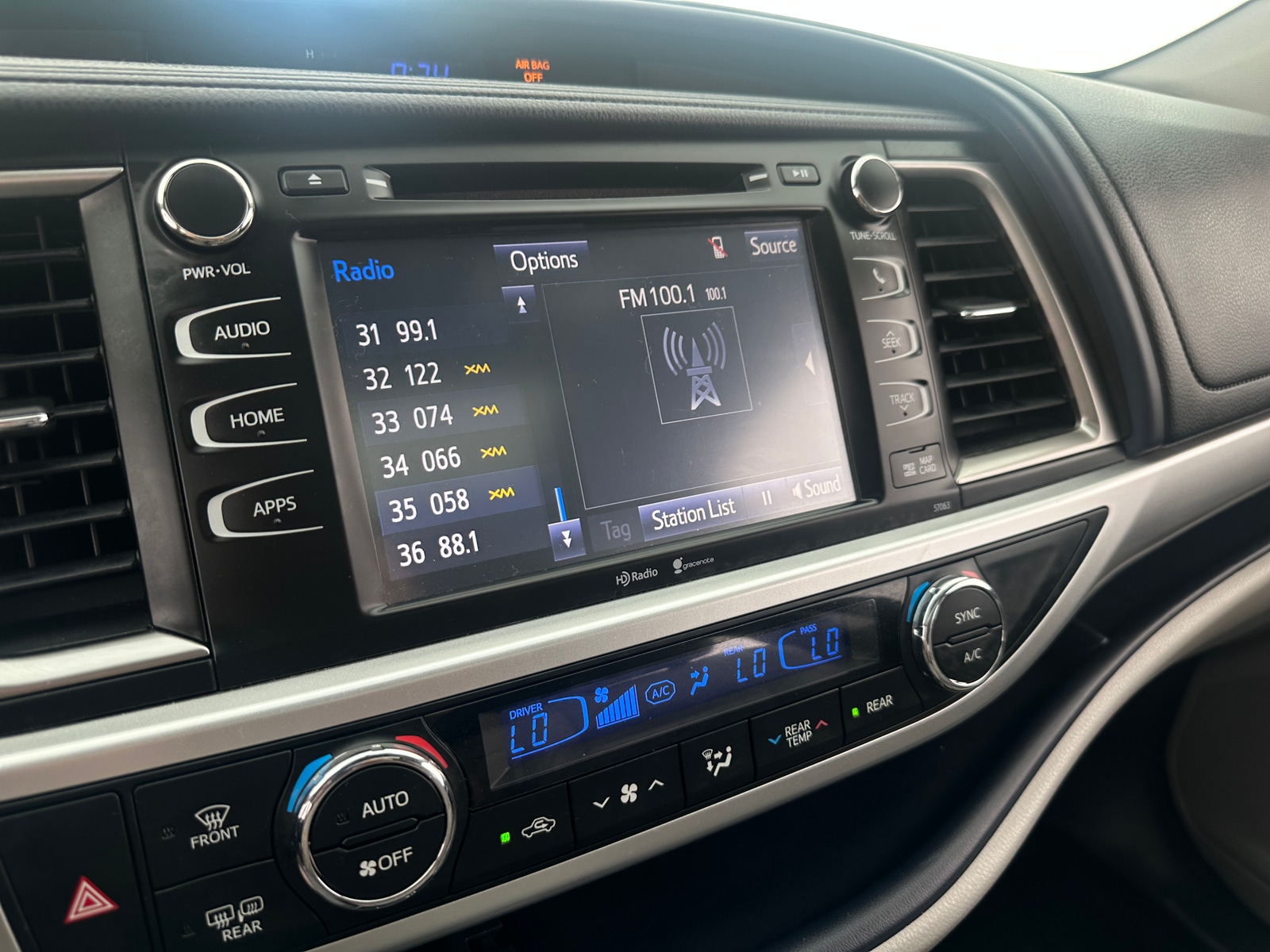 Thumbnail: 2015 Toyota Highlander - 3