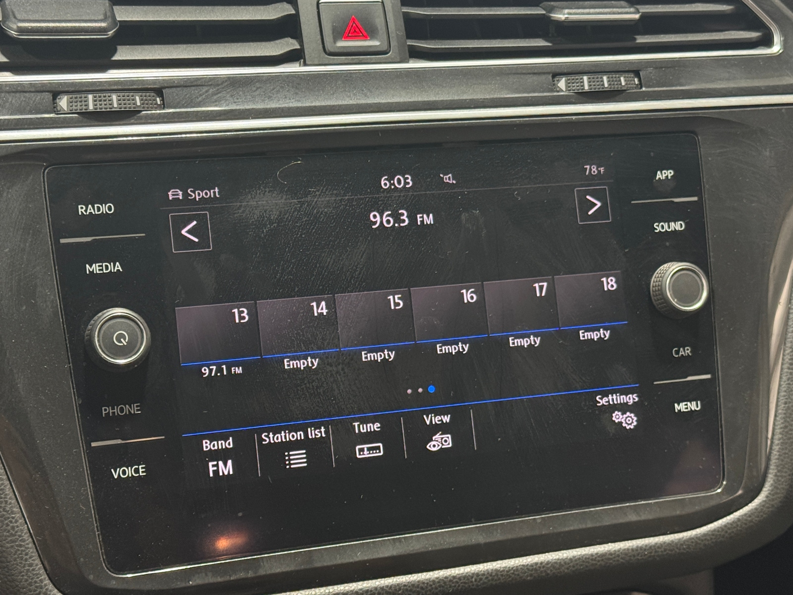 Thumbnail: 2018 Volkswagen Tiguan - 3