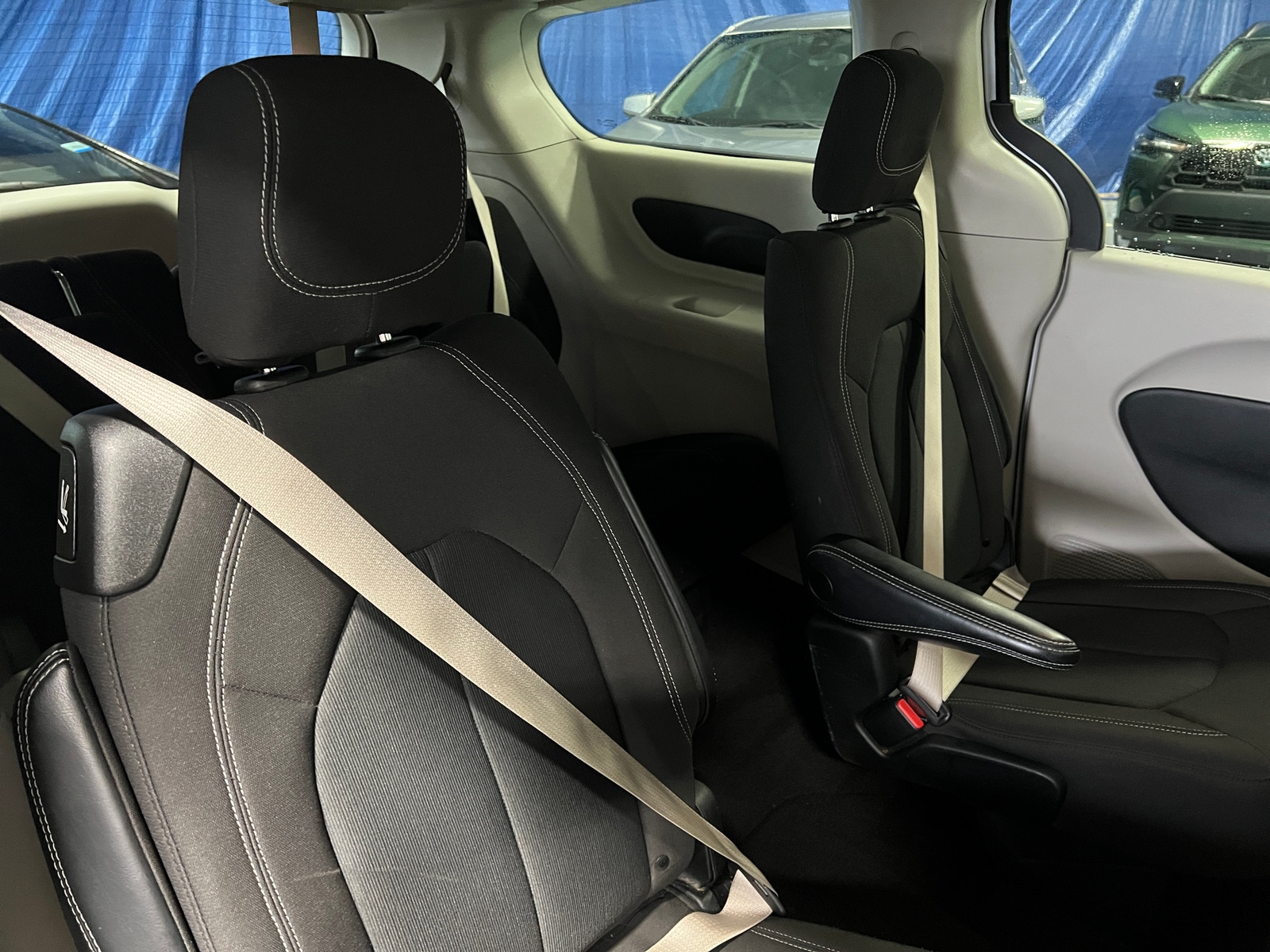 Thumbnail: 2022 Chrysler Voyager - 6