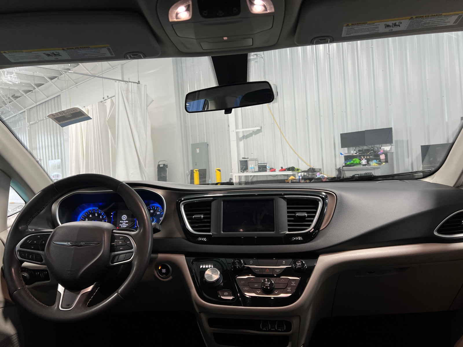 Thumbnail: 2022 Chrysler Voyager - 3