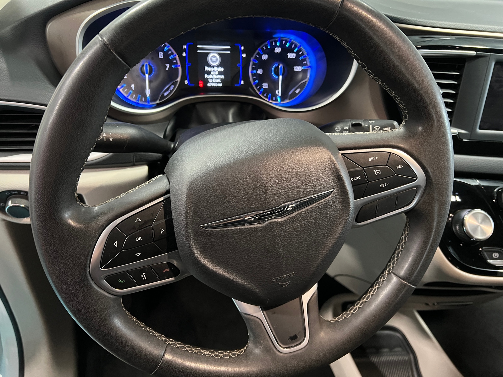 Thumbnail: 2022 Chrysler Voyager - 5