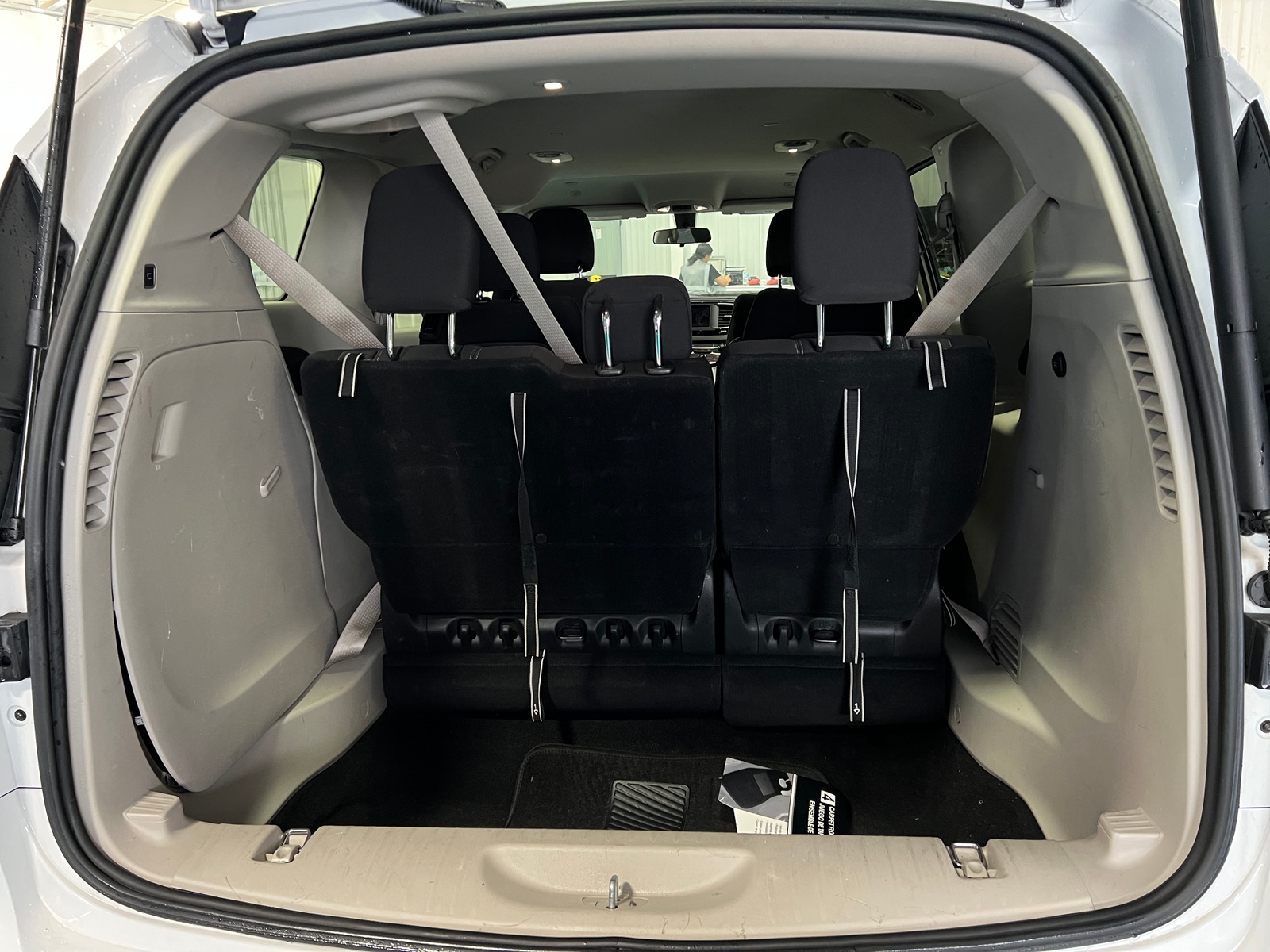 Thumbnail: 2022 Chrysler Voyager - 7