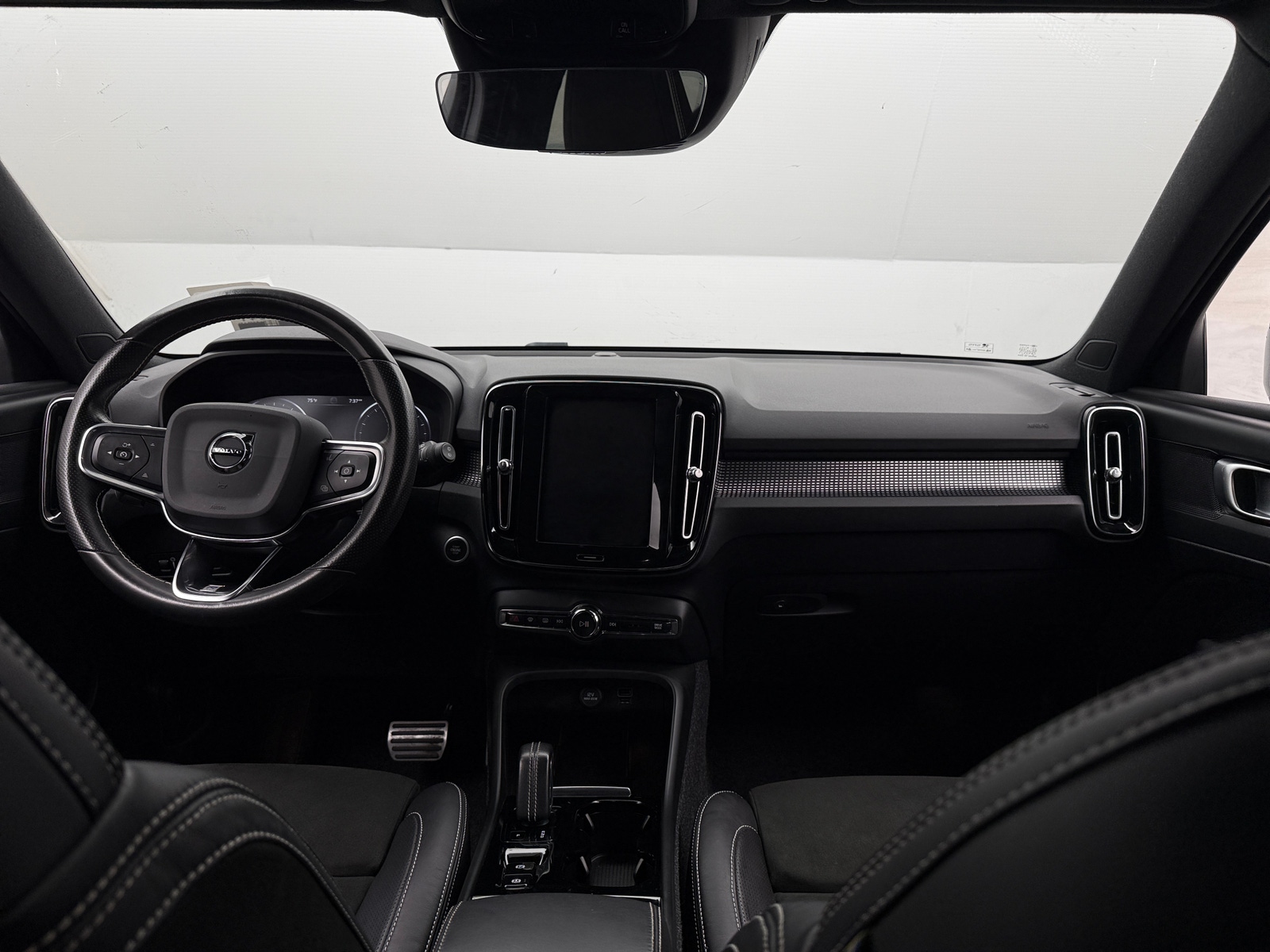 Thumbnail: 2020 Volvo XC40 - 2