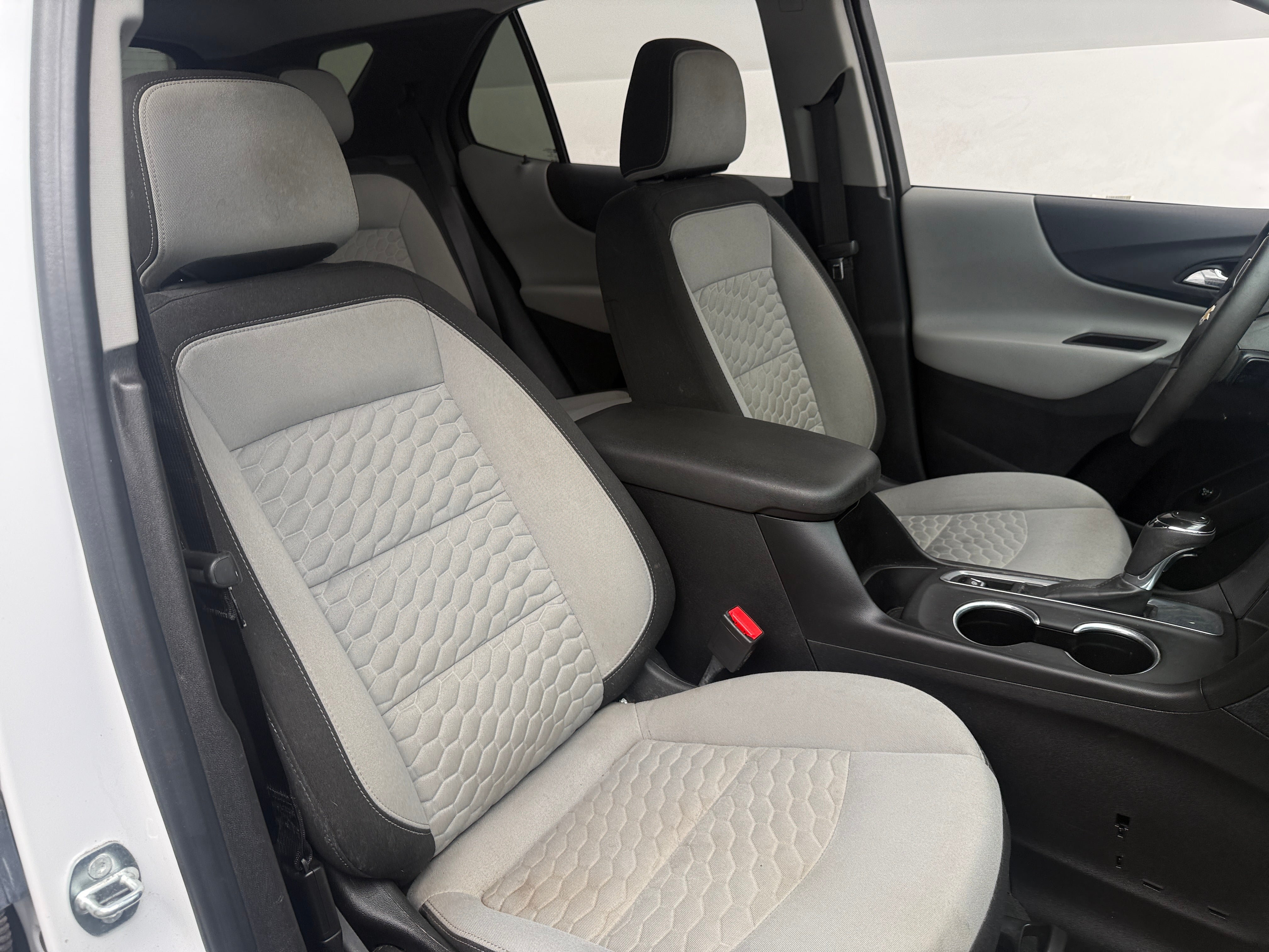 Used 2018 Chevrolet Equinox LT with VIN 2GNAXJEV0J6144934 for sale in Eagan, Minnesota