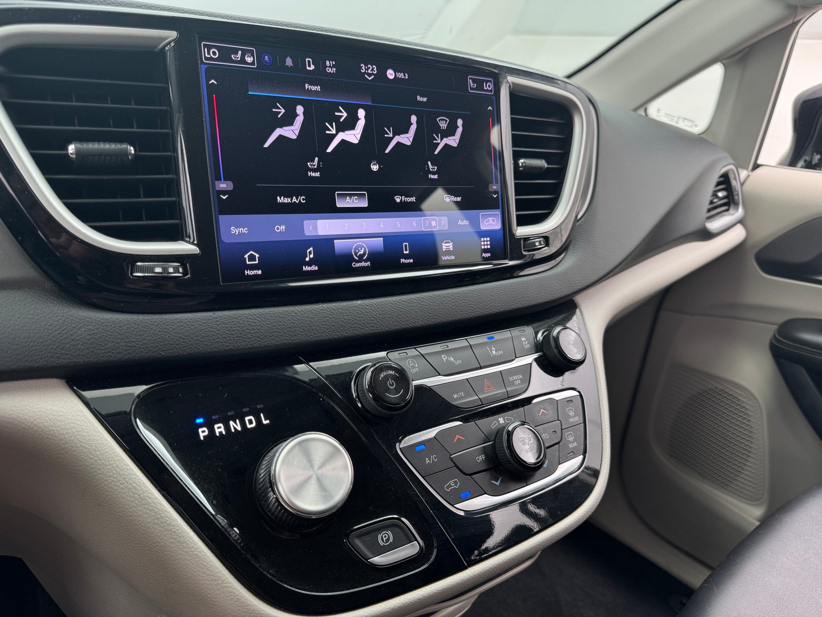 Thumbnail: 2024 Chrysler Pacifica - 3