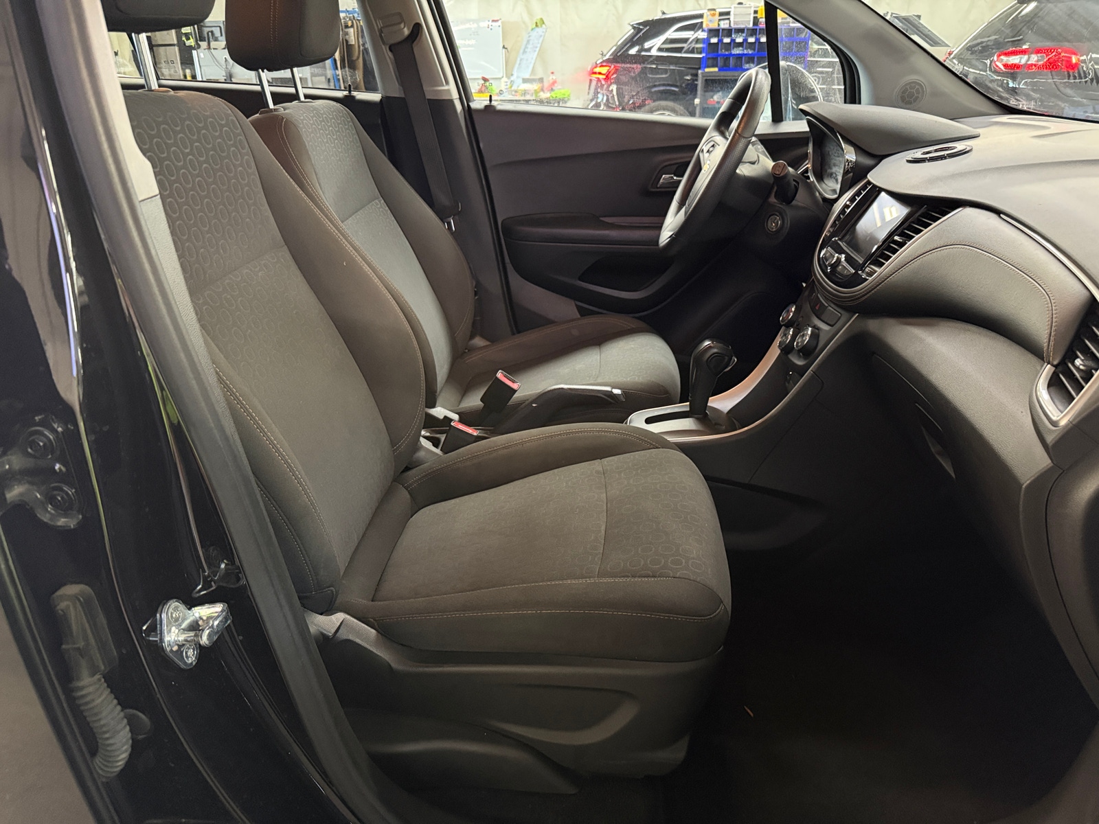 Thumbnail: 2022 Chevrolet Trax - 2