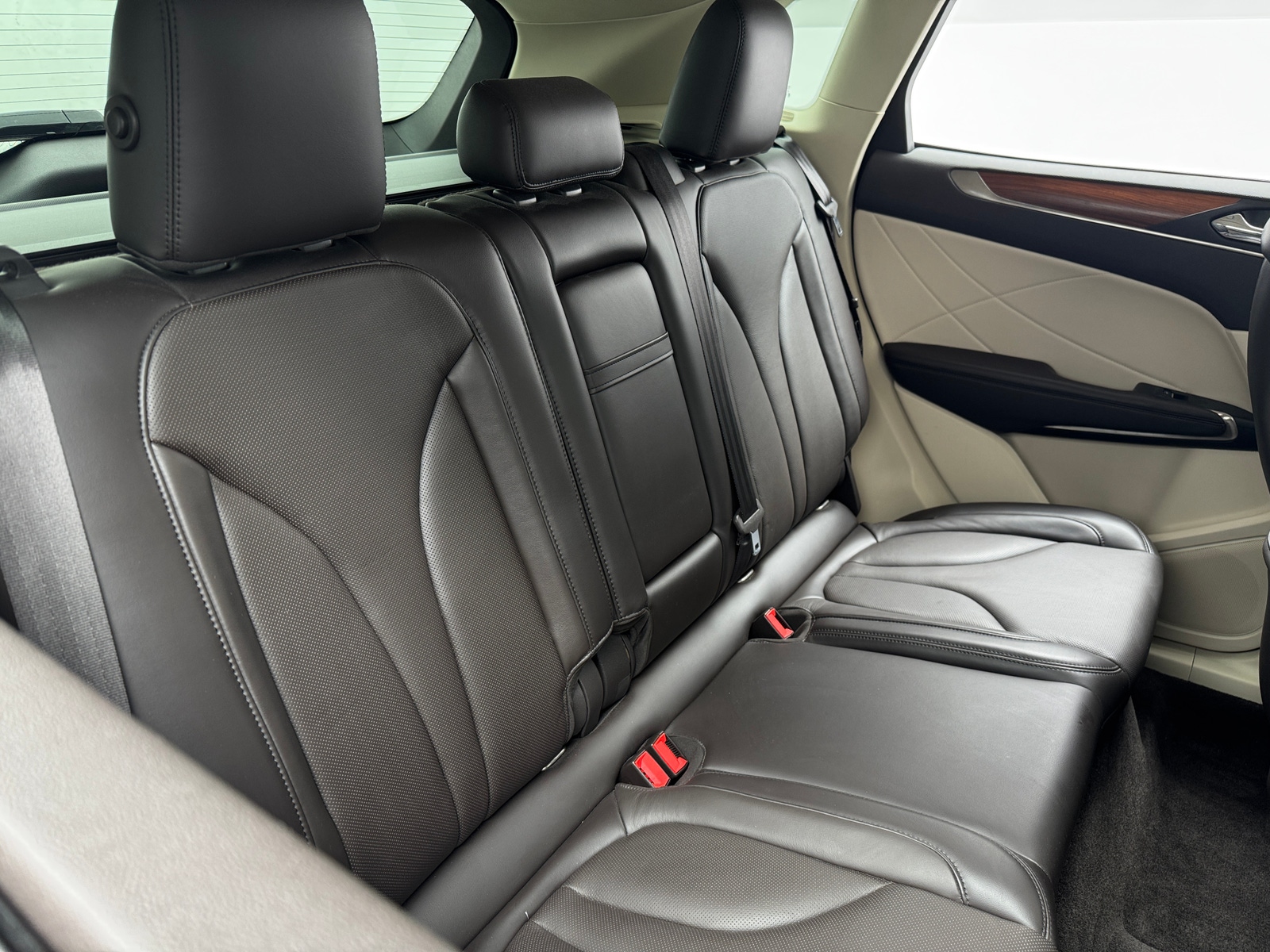 Thumbnail: 2016 Lincoln MKC - 5