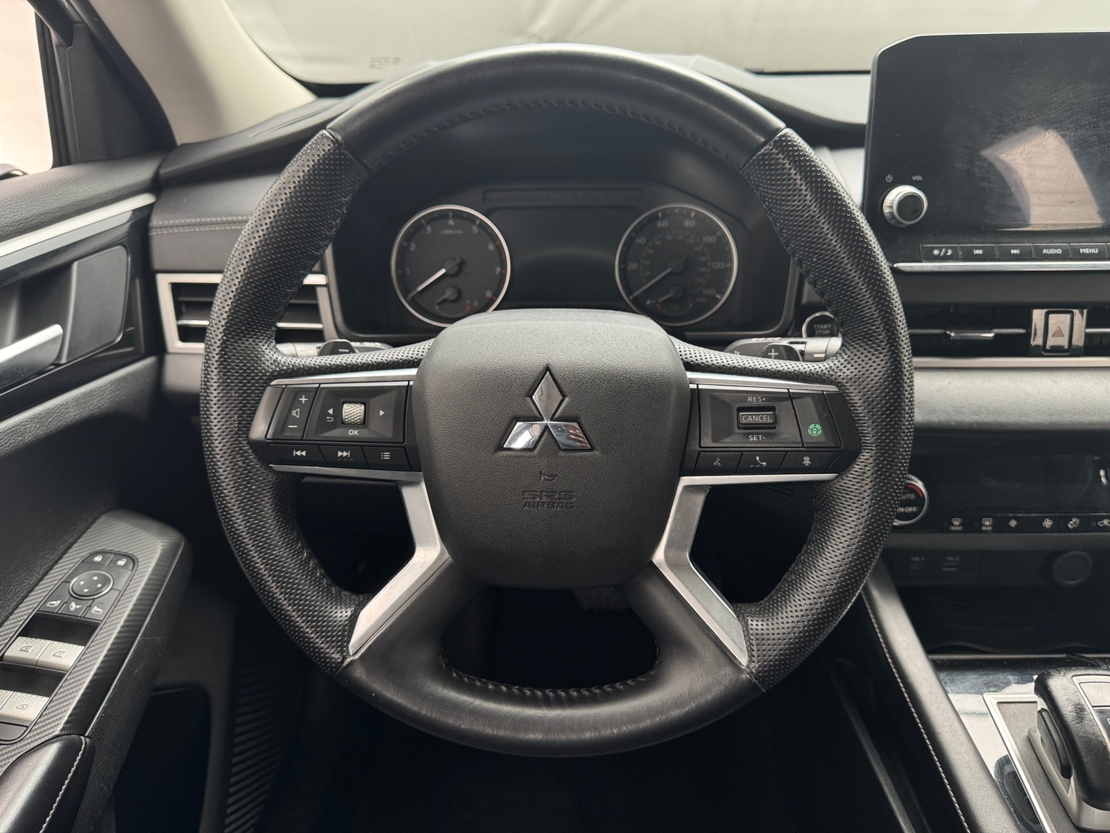 Thumbnail: 2023 Mitsubishi Outlander - 4