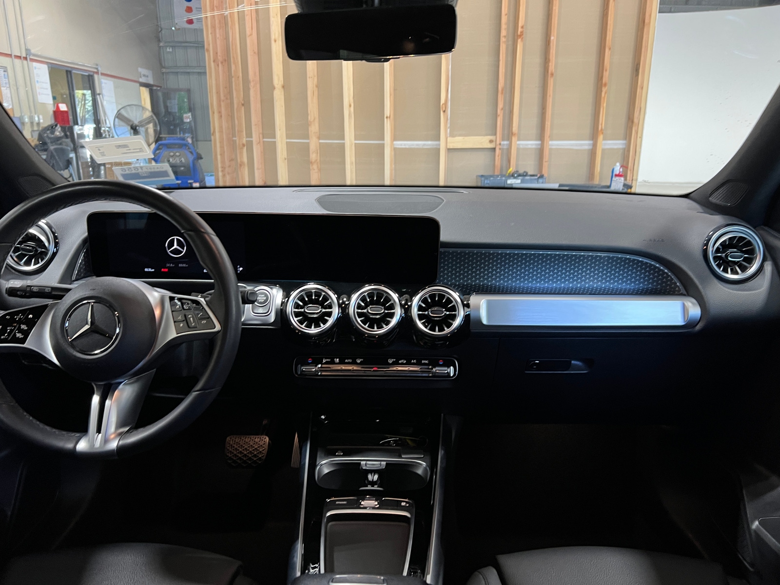 Thumbnail: 2025 Mercedes-Benz GLB - 2
