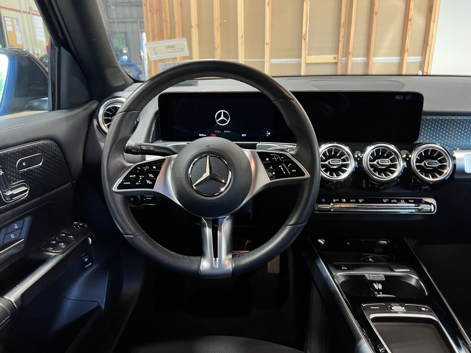 Thumbnail: 2025 Mercedes-Benz GLB - 4