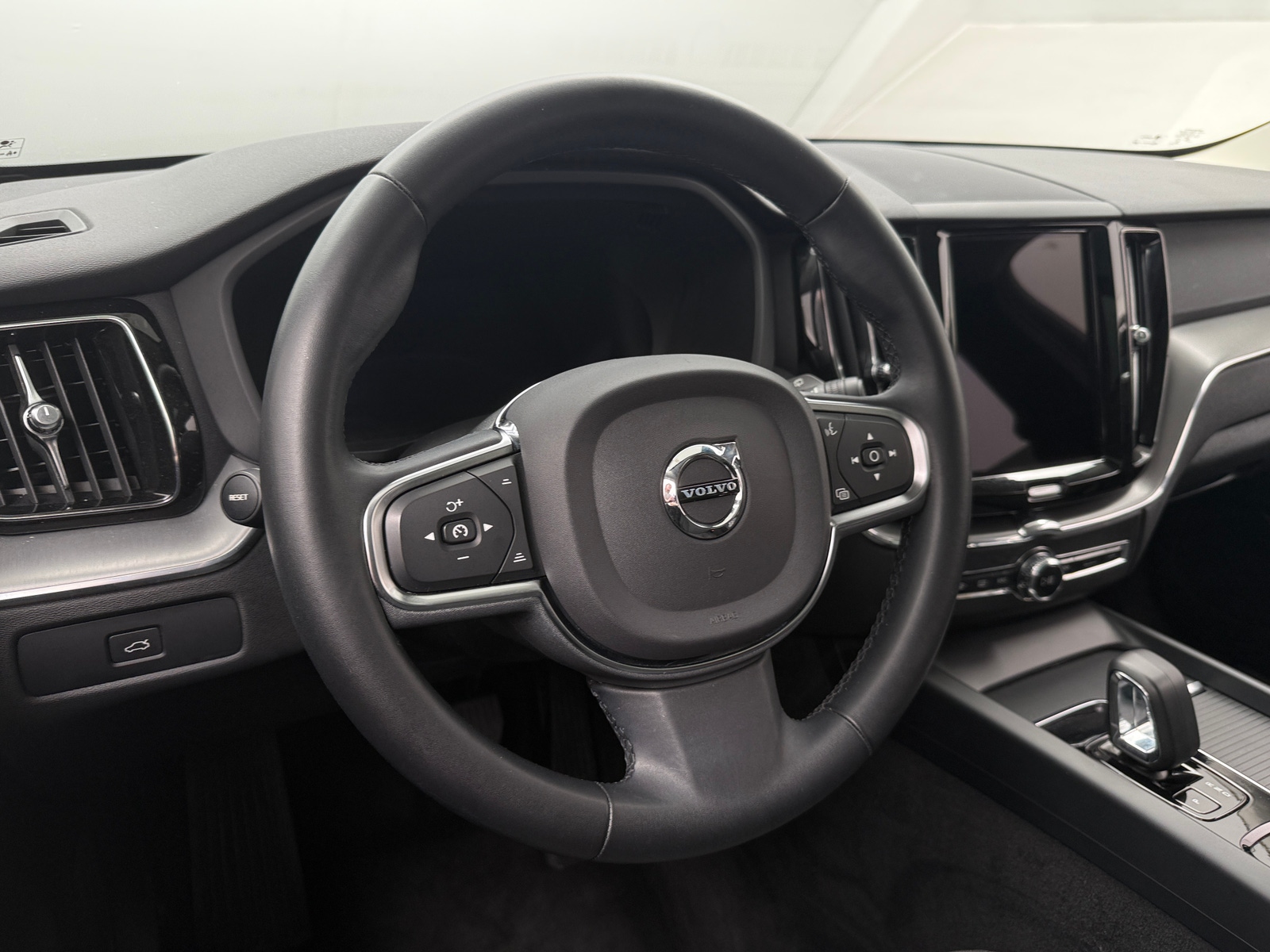 Thumbnail: 2023 Volvo XC60 - 5