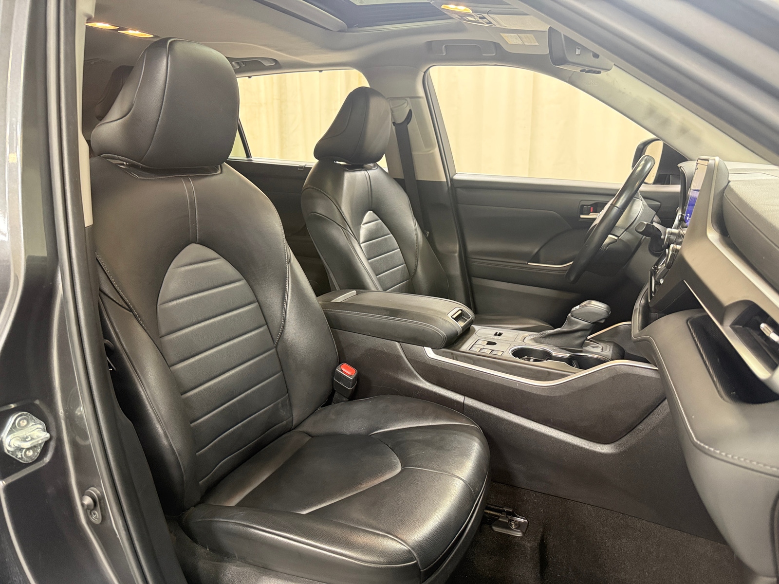 Thumbnail: 2023 Toyota Highlander - 2