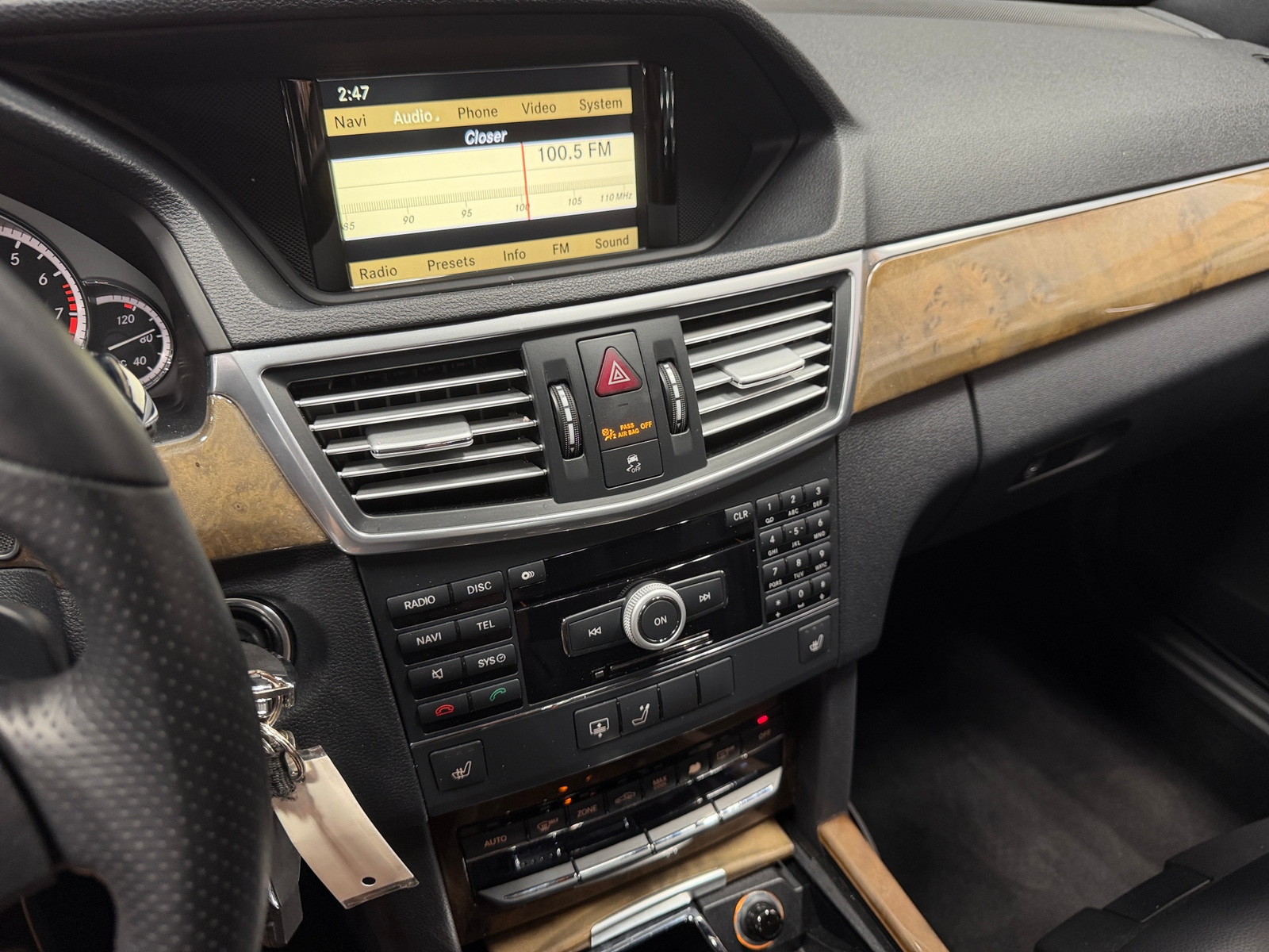 Thumbnail: 2010 Mercedes-Benz E-Class - 3