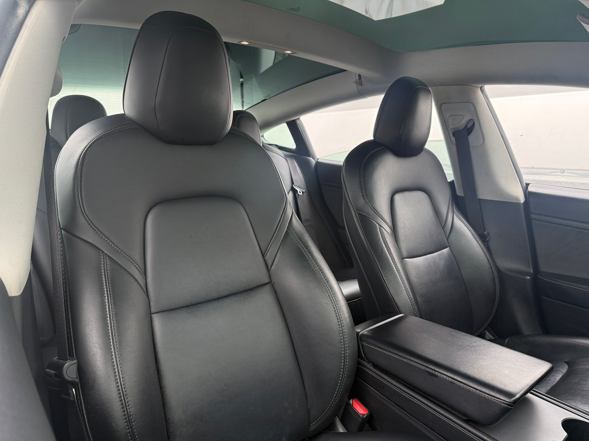 2021 Tesla Model 3 Standard Range Plus in Gray — photo 2