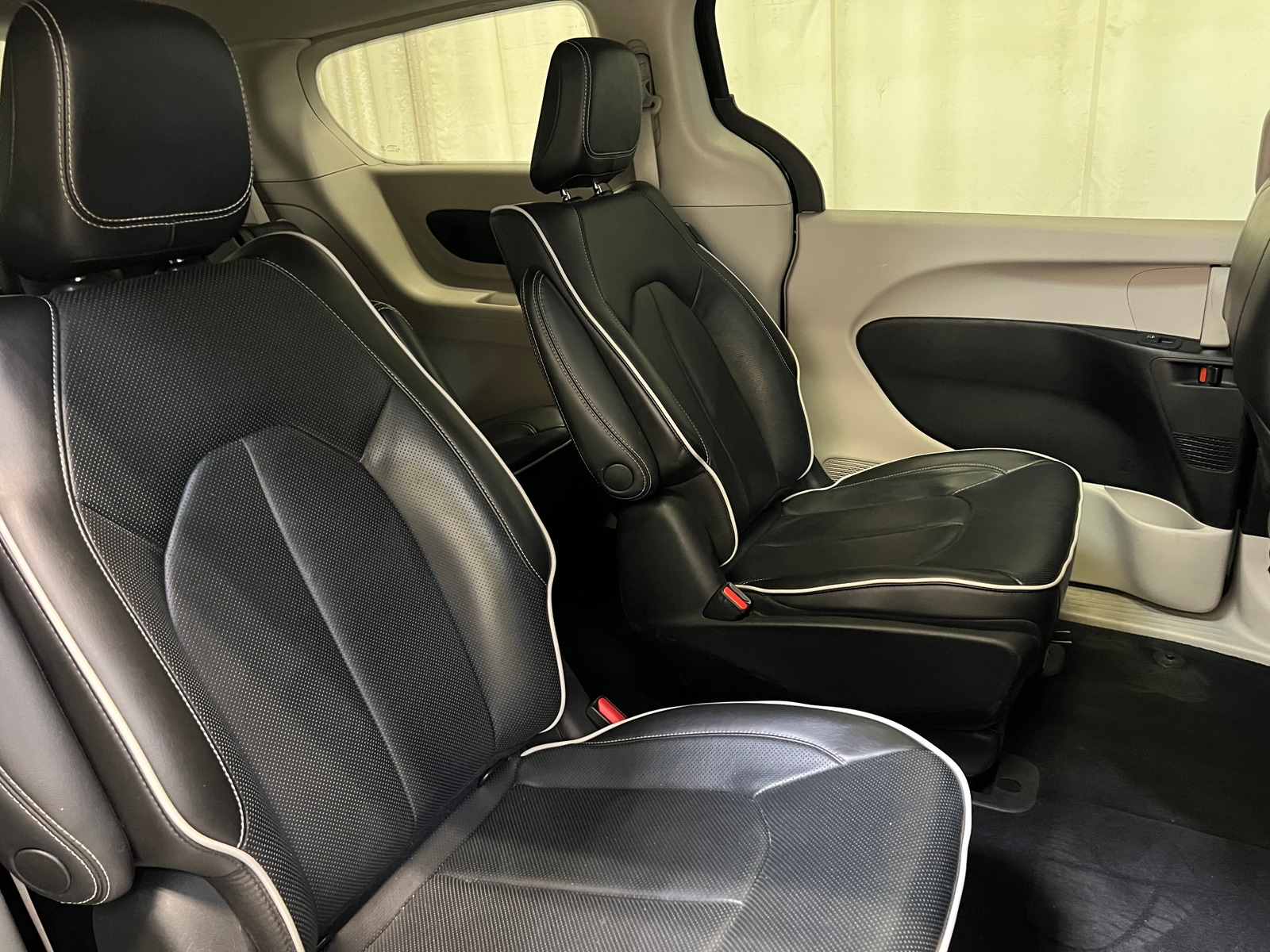 Thumbnail: 2023 Chrysler Pacifica - 5
