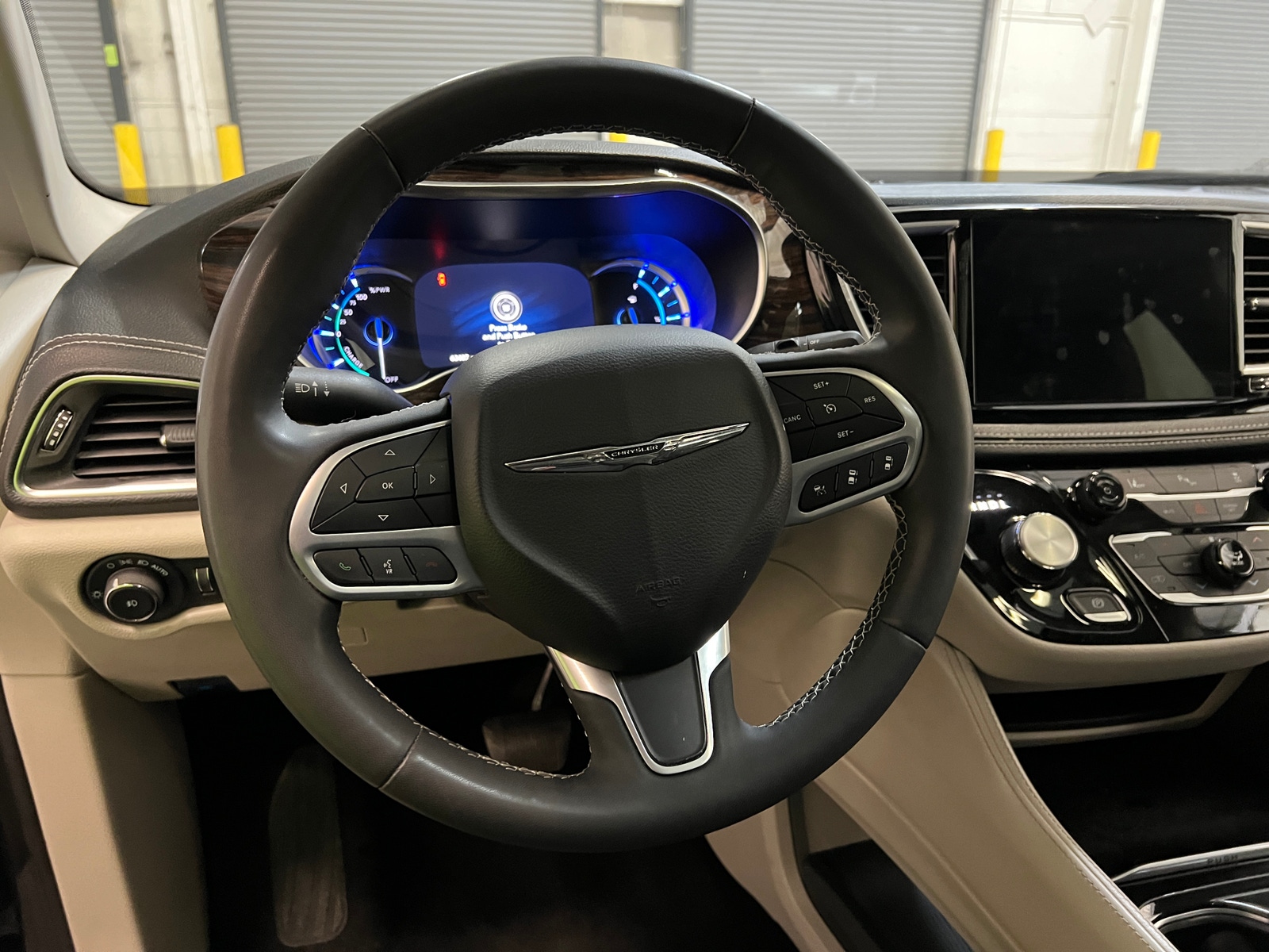 Thumbnail: 2023 Chrysler Pacifica - 4