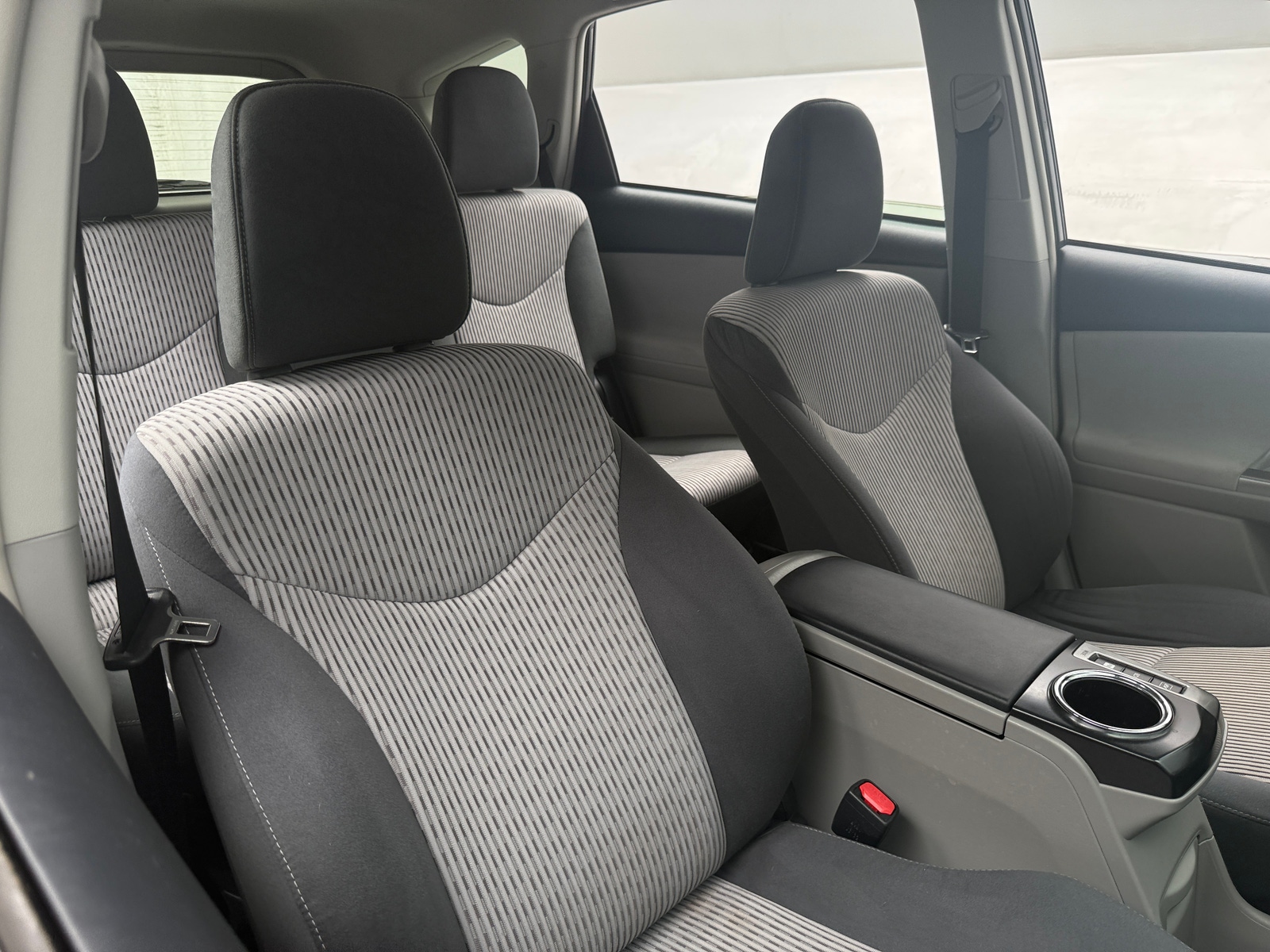 Thumbnail: 2015 Toyota Prius v - 2