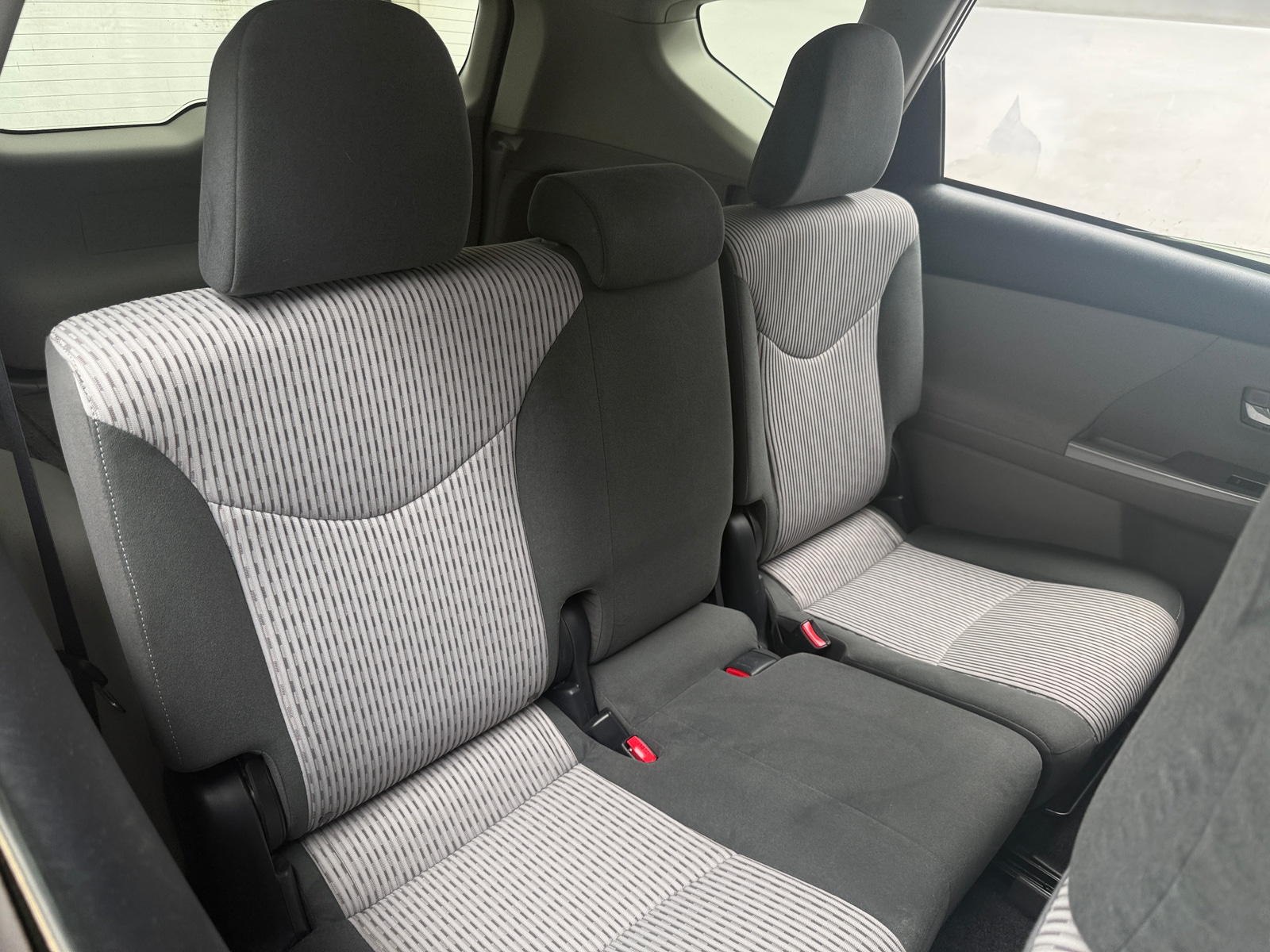 Thumbnail: 2015 Toyota Prius v - 6