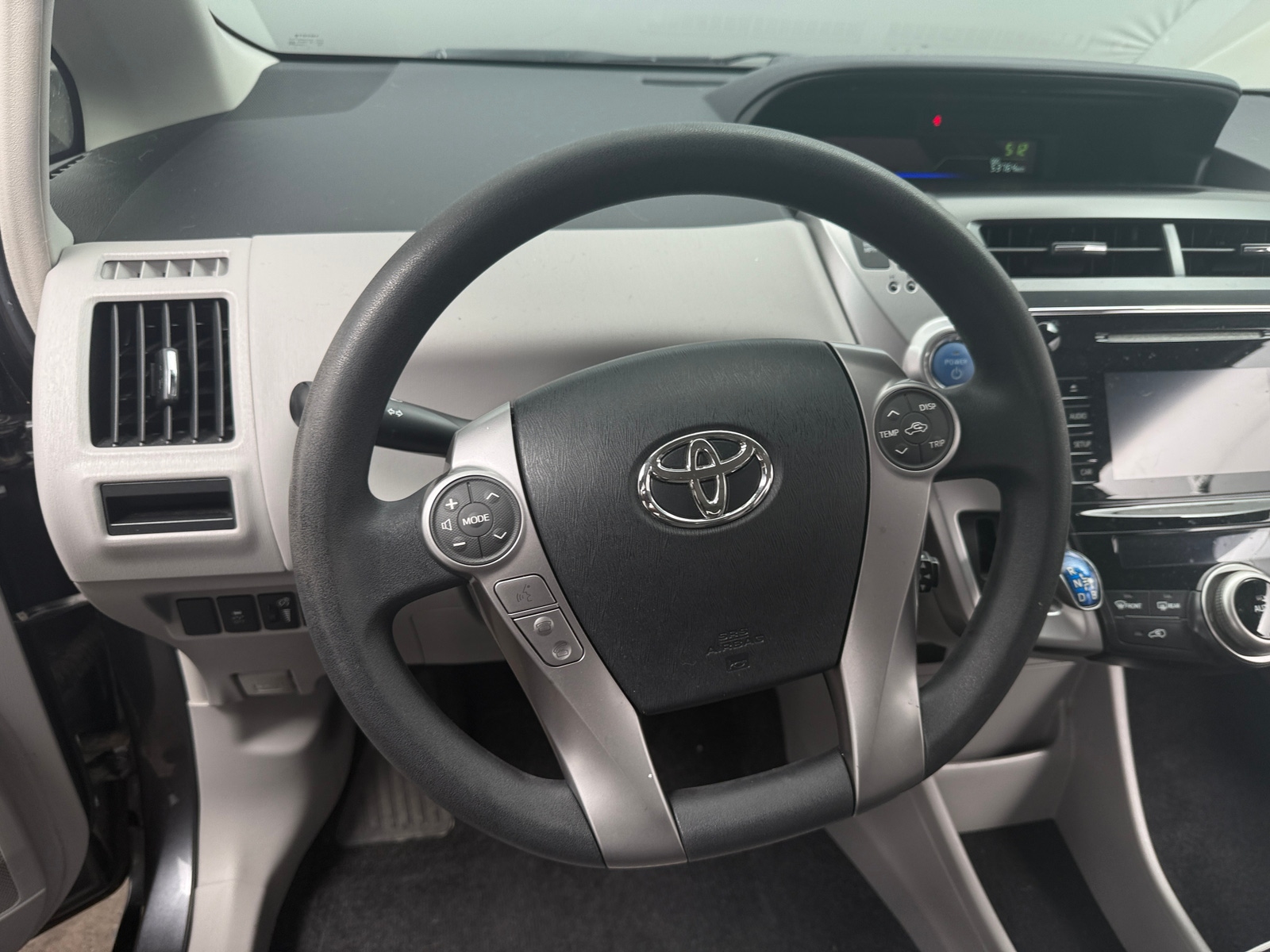 Thumbnail: 2015 Toyota Prius v - 5