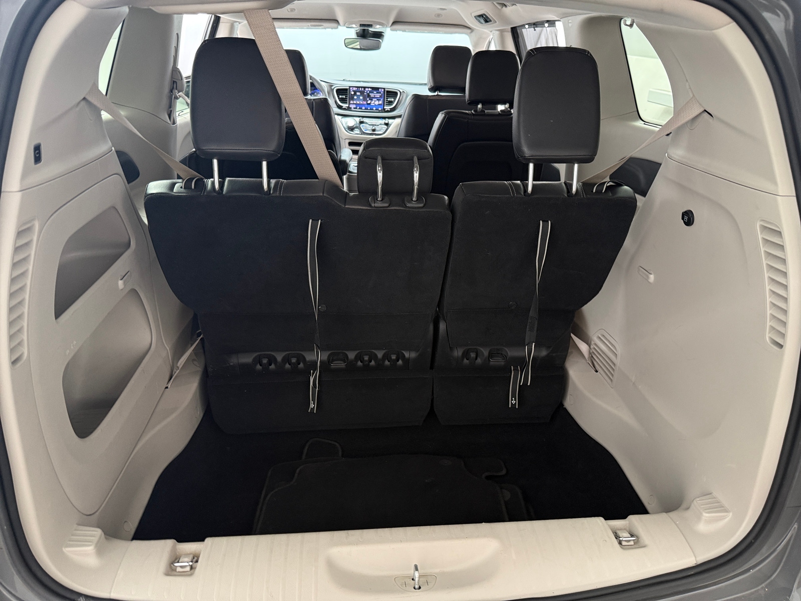 Thumbnail: 2022 Chrysler Pacifica - 6
