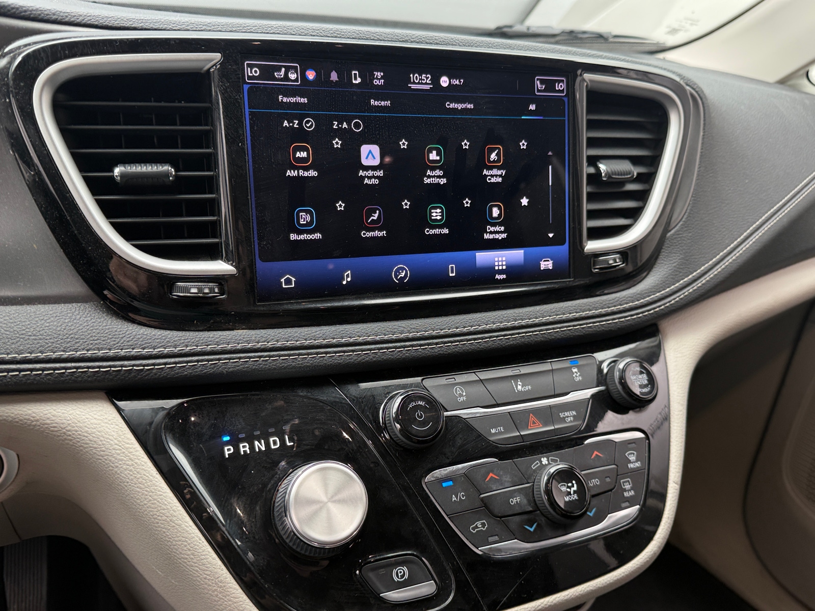 Thumbnail: 2022 Chrysler Pacifica - 3