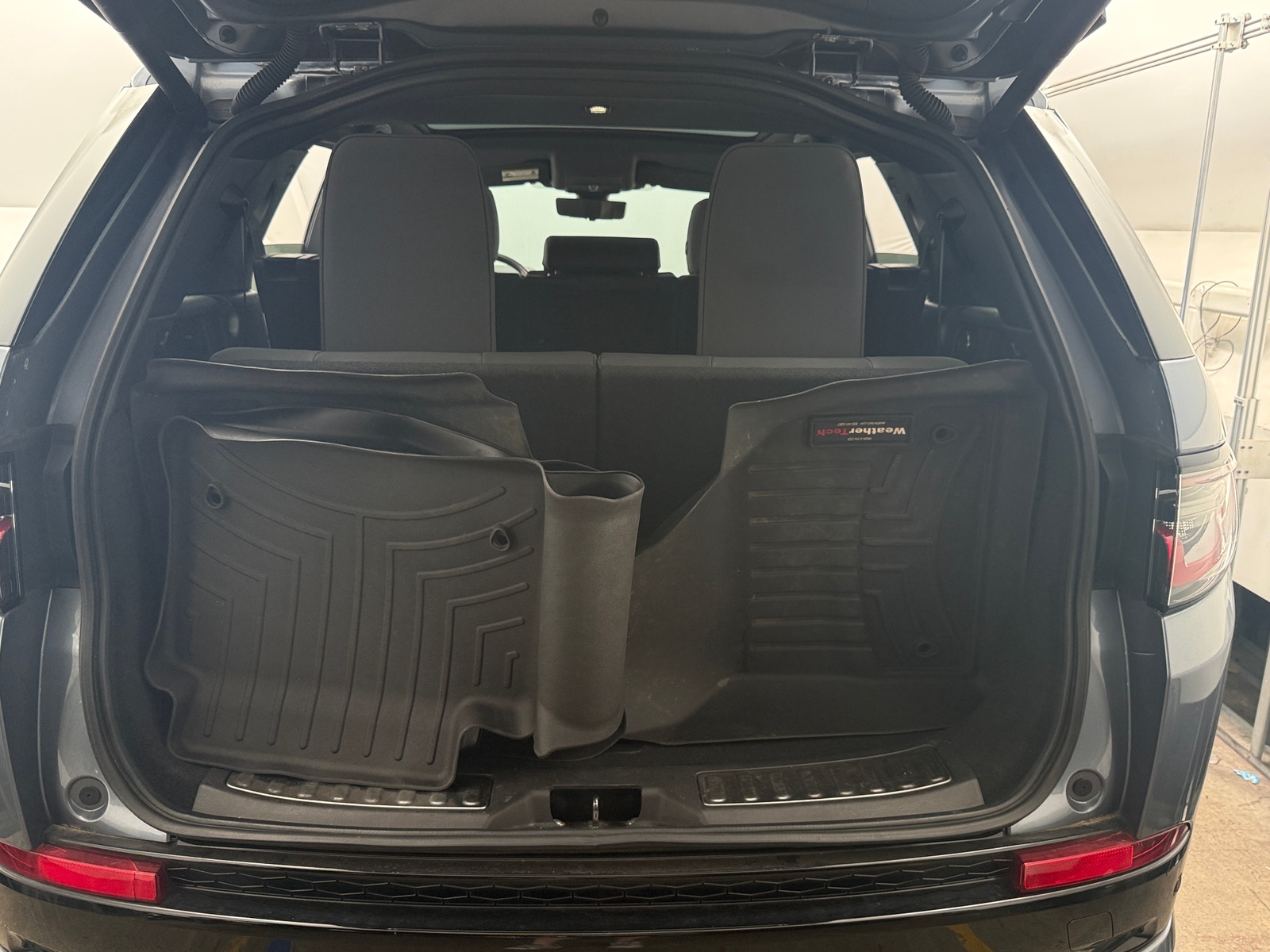 Thumbnail: 2020 Land Rover Discovery Sport - 6