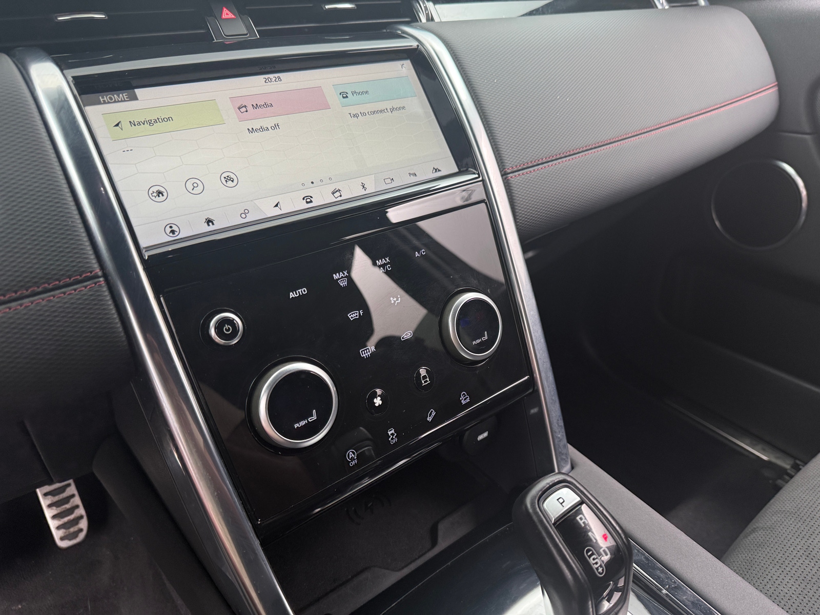 Thumbnail: 2020 Land Rover Discovery Sport - 3
