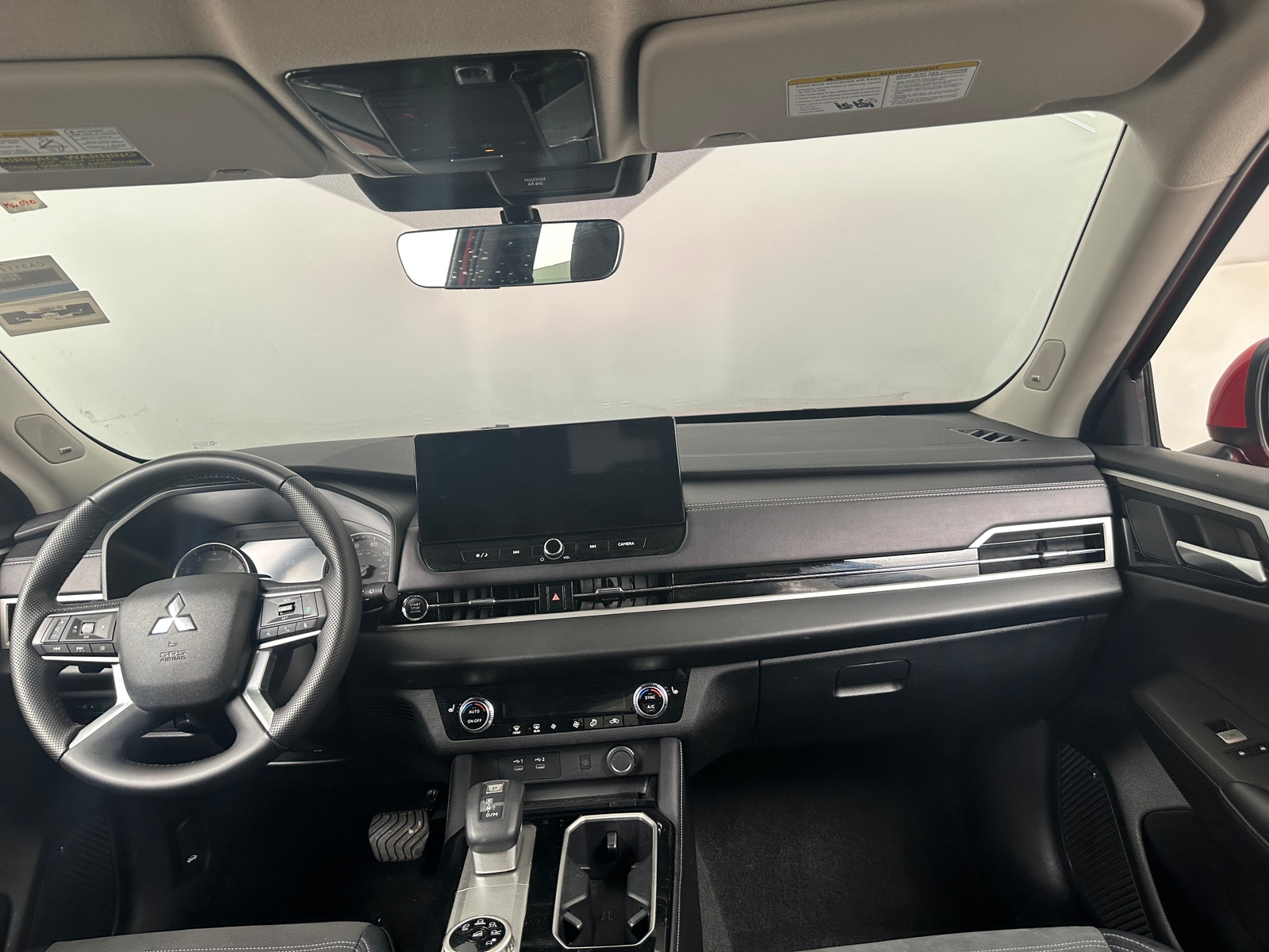 Thumbnail: 2025 Mitsubishi Outlander - 2