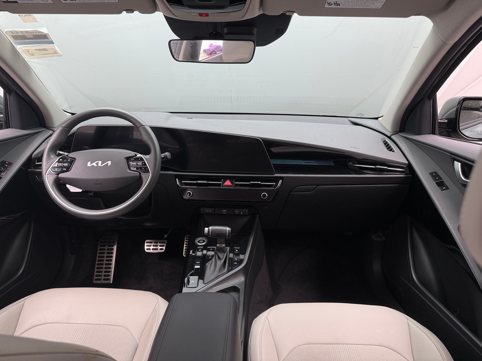 Thumbnail: 2023 Kia Niro - 3