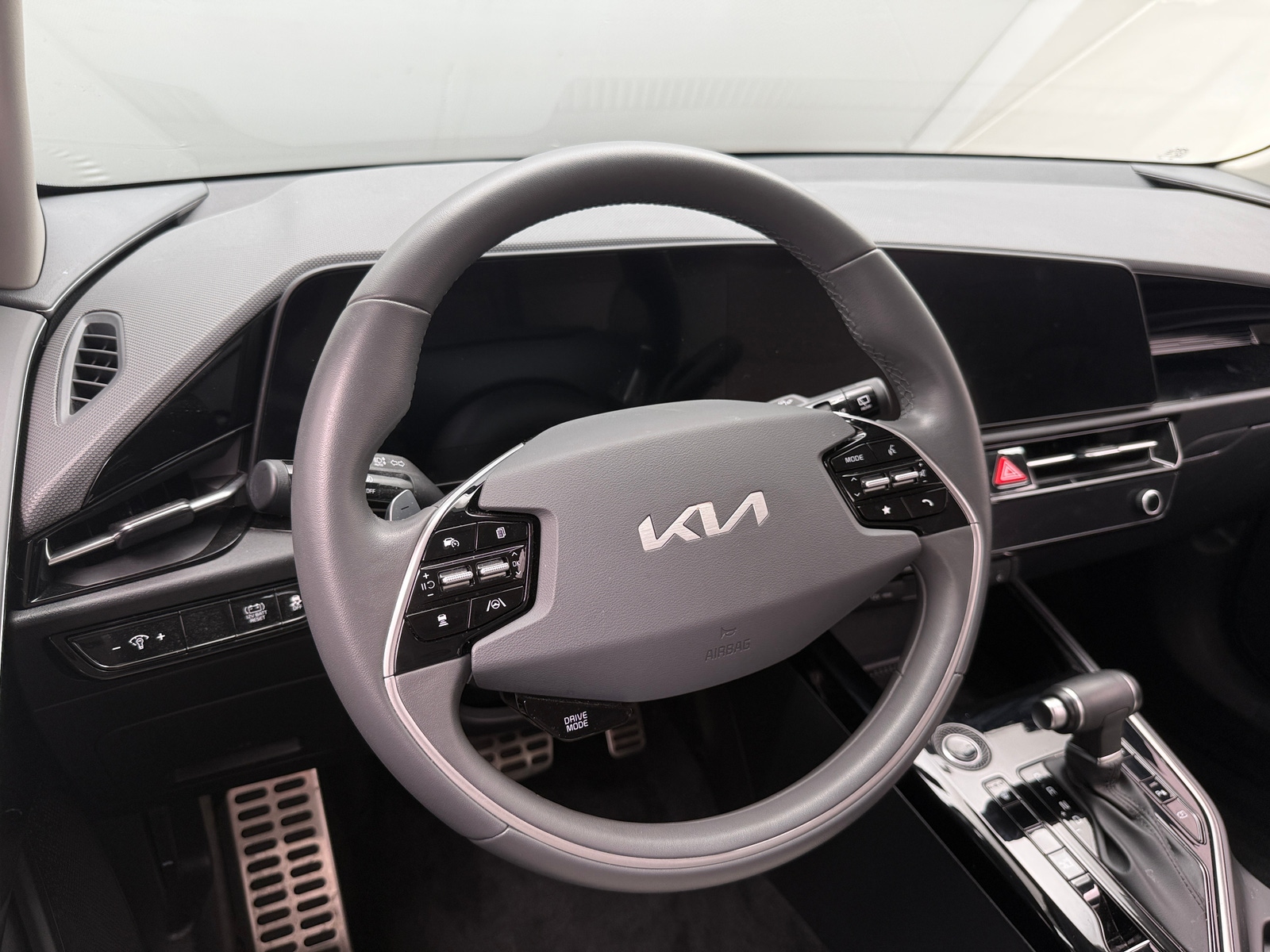 Thumbnail: 2023 Kia Niro - 5