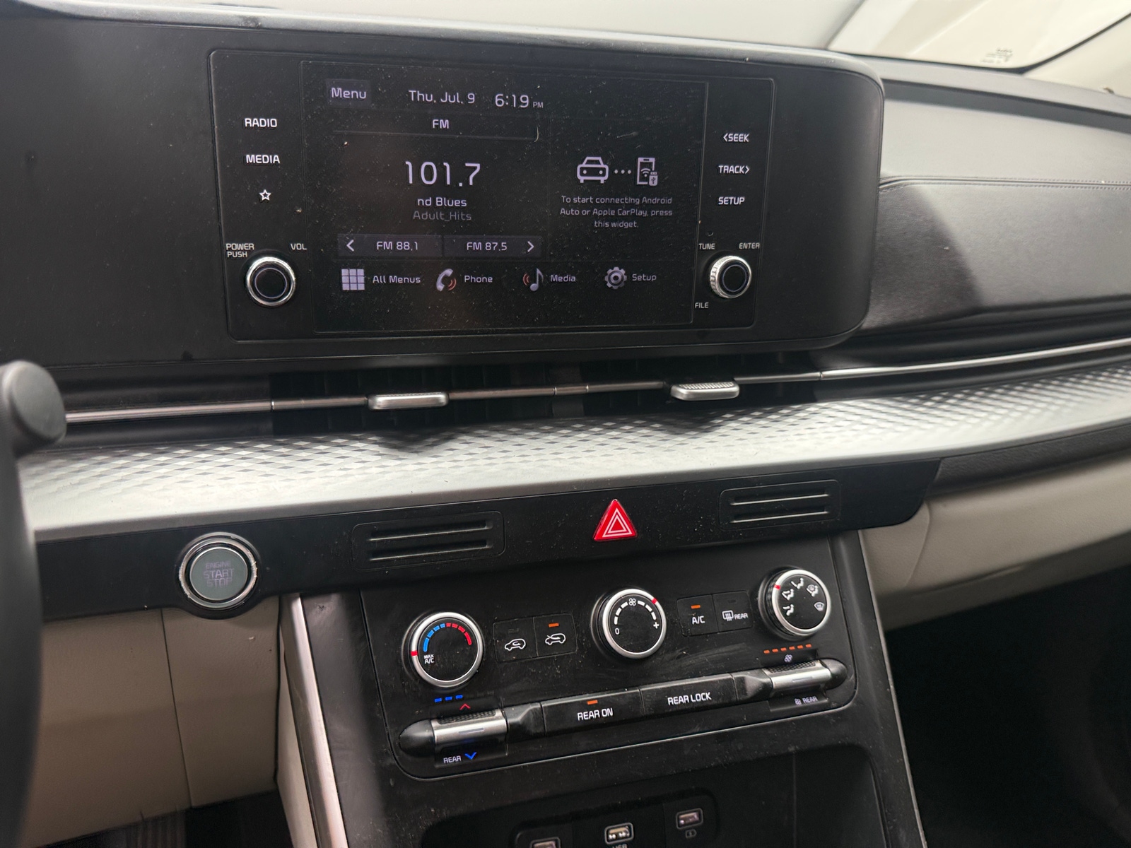 Thumbnail: 2023 Kia Carnival - 3
