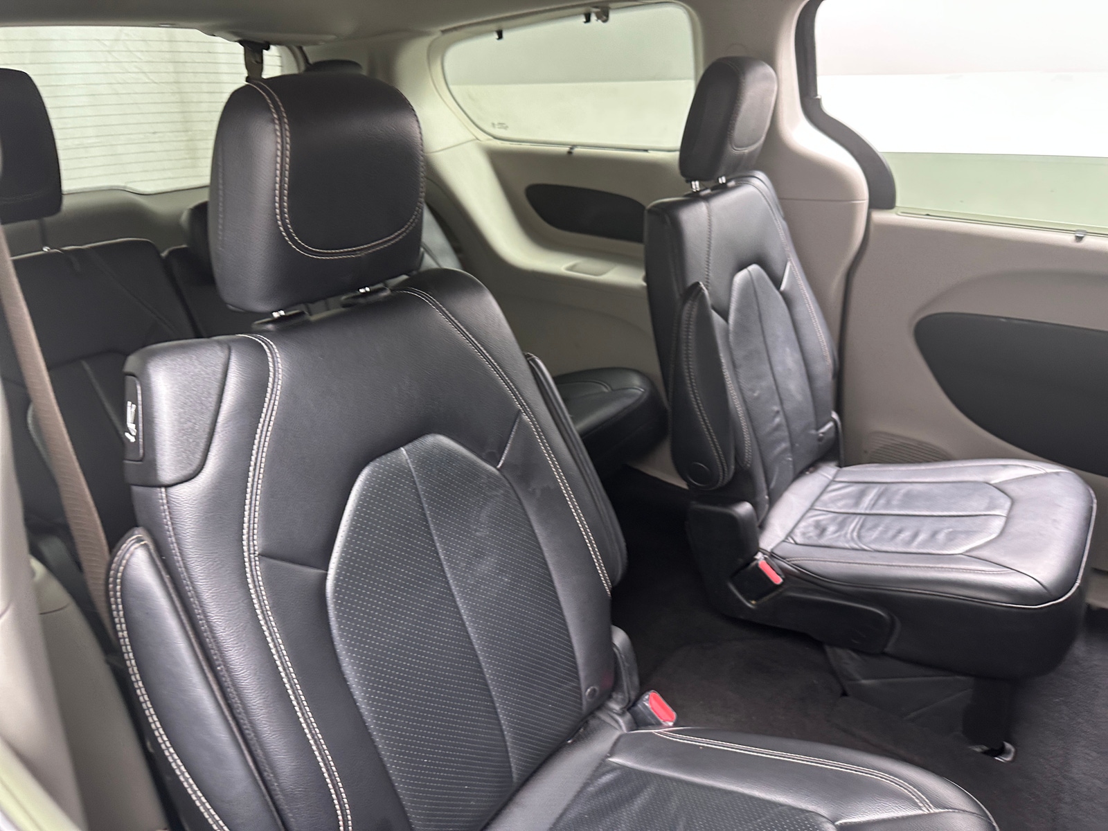 Thumbnail: 2022 Chrysler Pacifica - 5