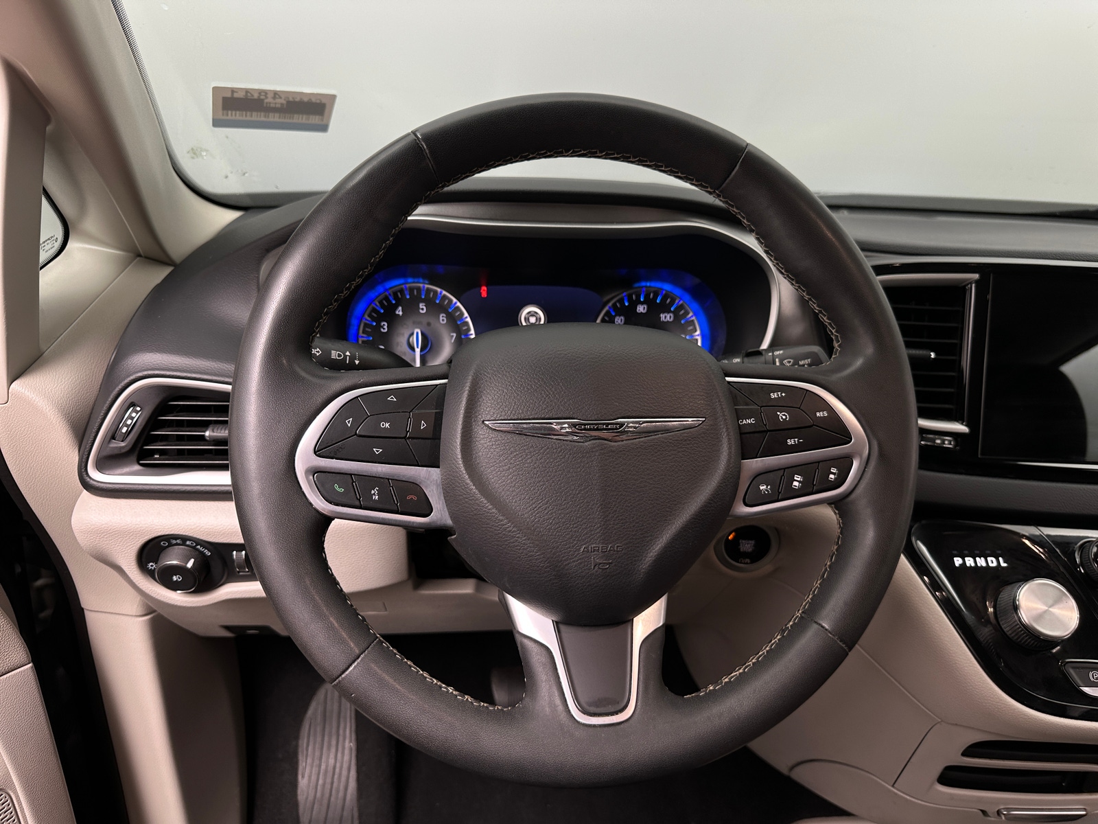 Thumbnail: 2022 Chrysler Pacifica - 4