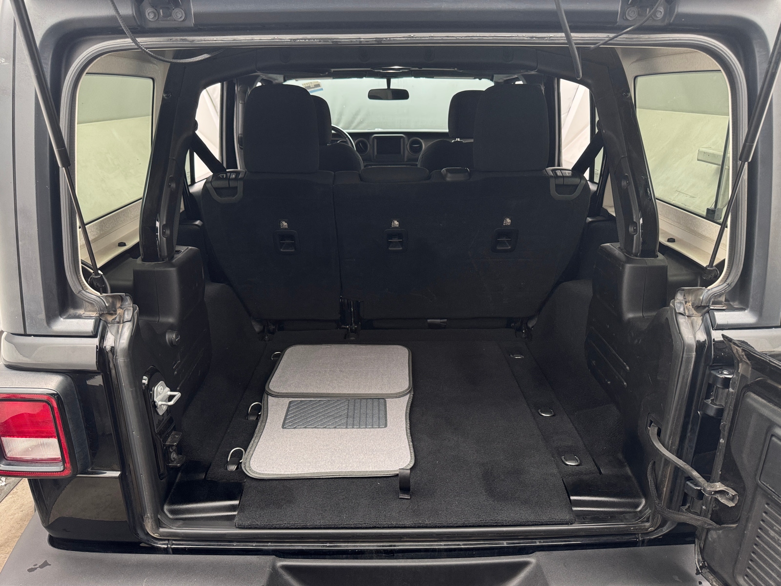 Thumbnail: 2018 Jeep Wrangler - 7
