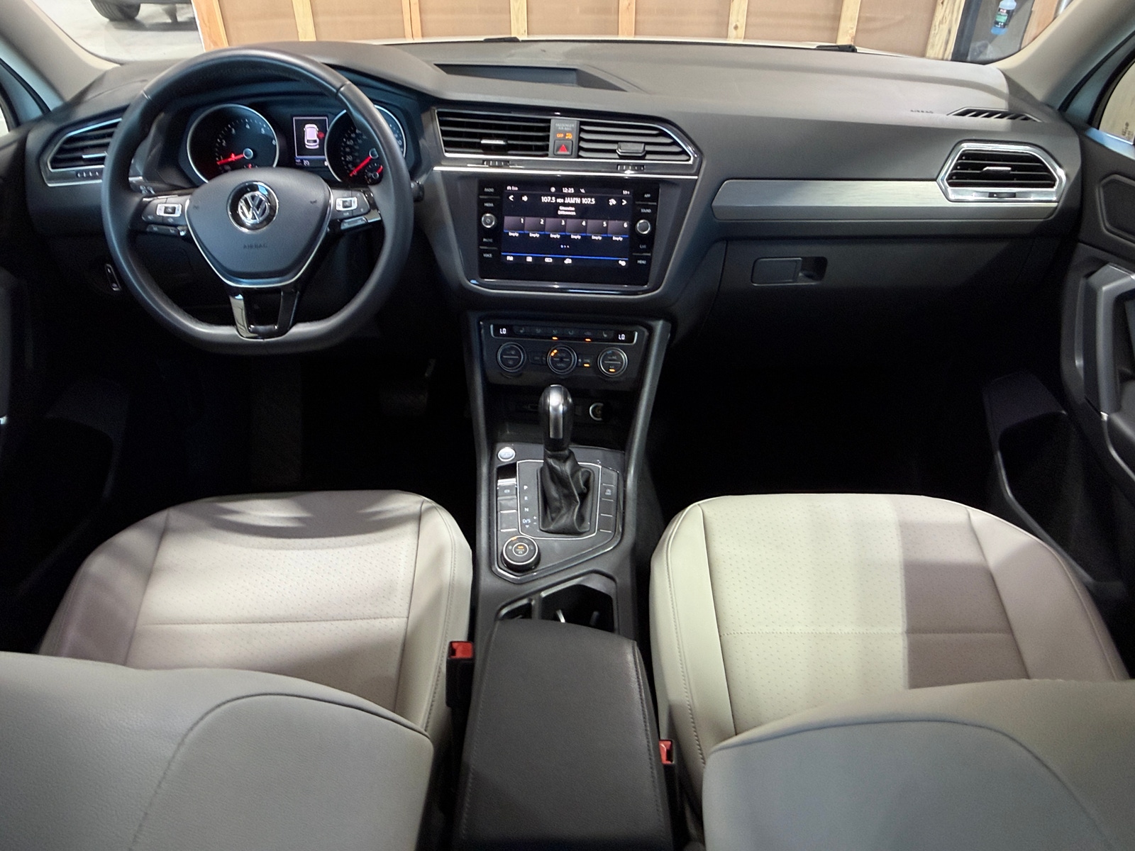 Thumbnail: 2020 Volkswagen Tiguan - 2