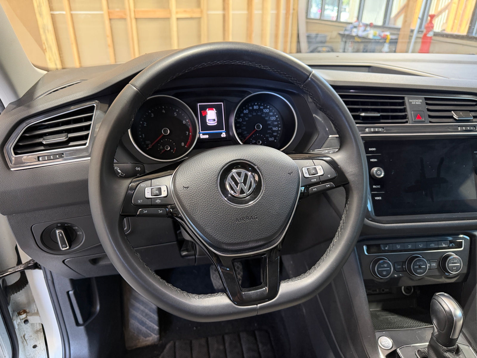 Thumbnail: 2020 Volkswagen Tiguan - 4