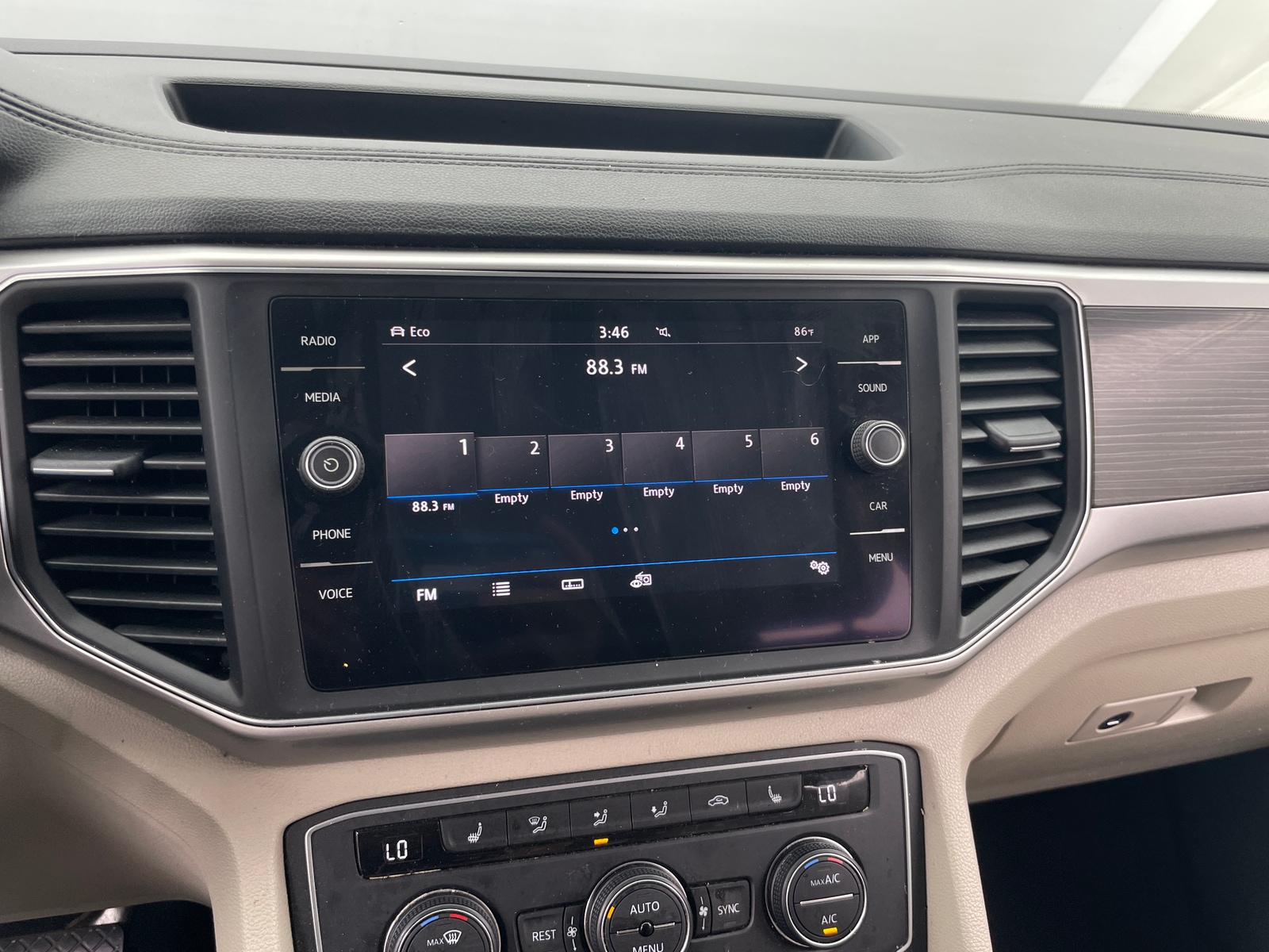 Thumbnail: 2018 Volkswagen Atlas - 3